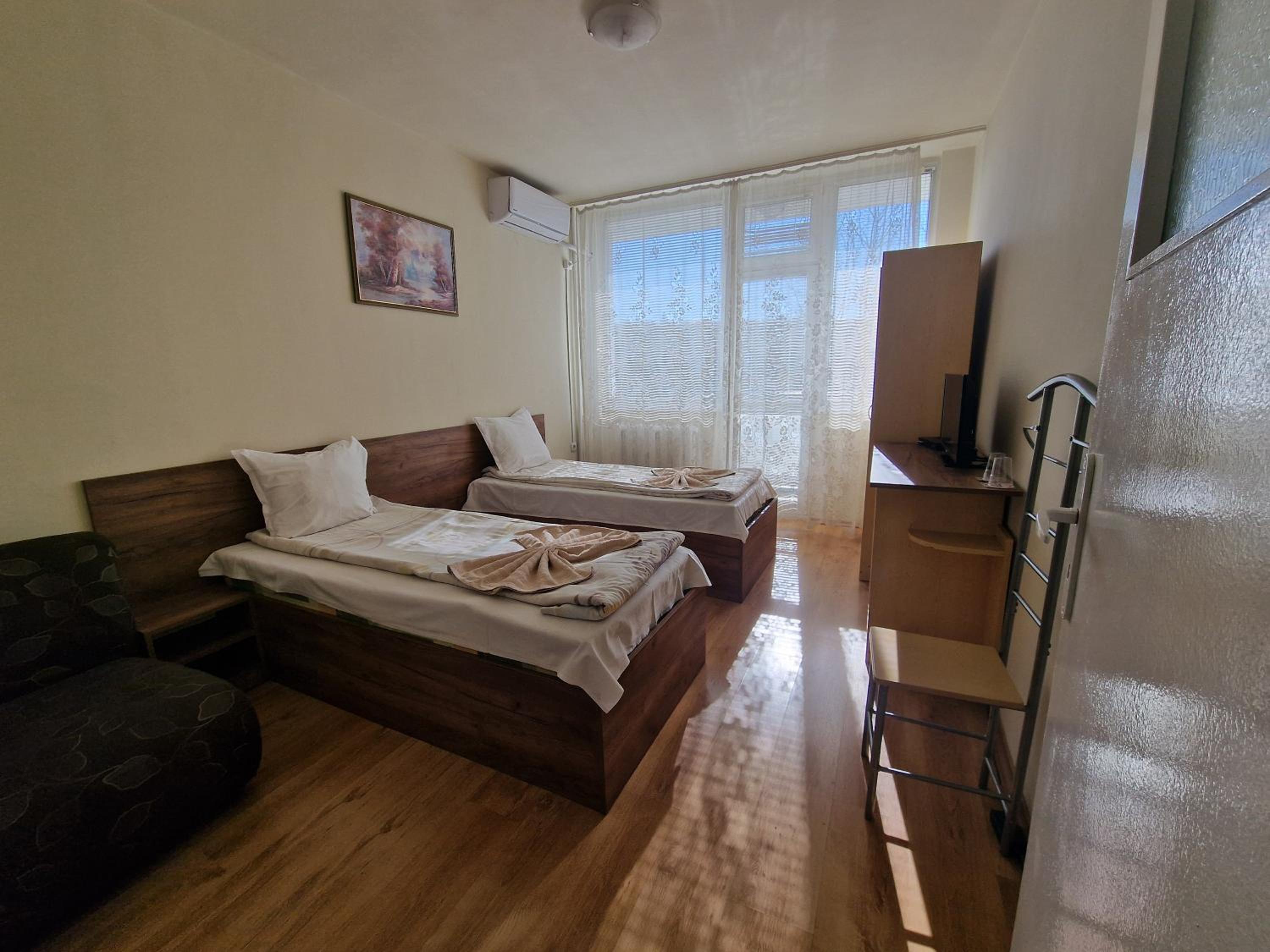 Twin Room - Photo 4
