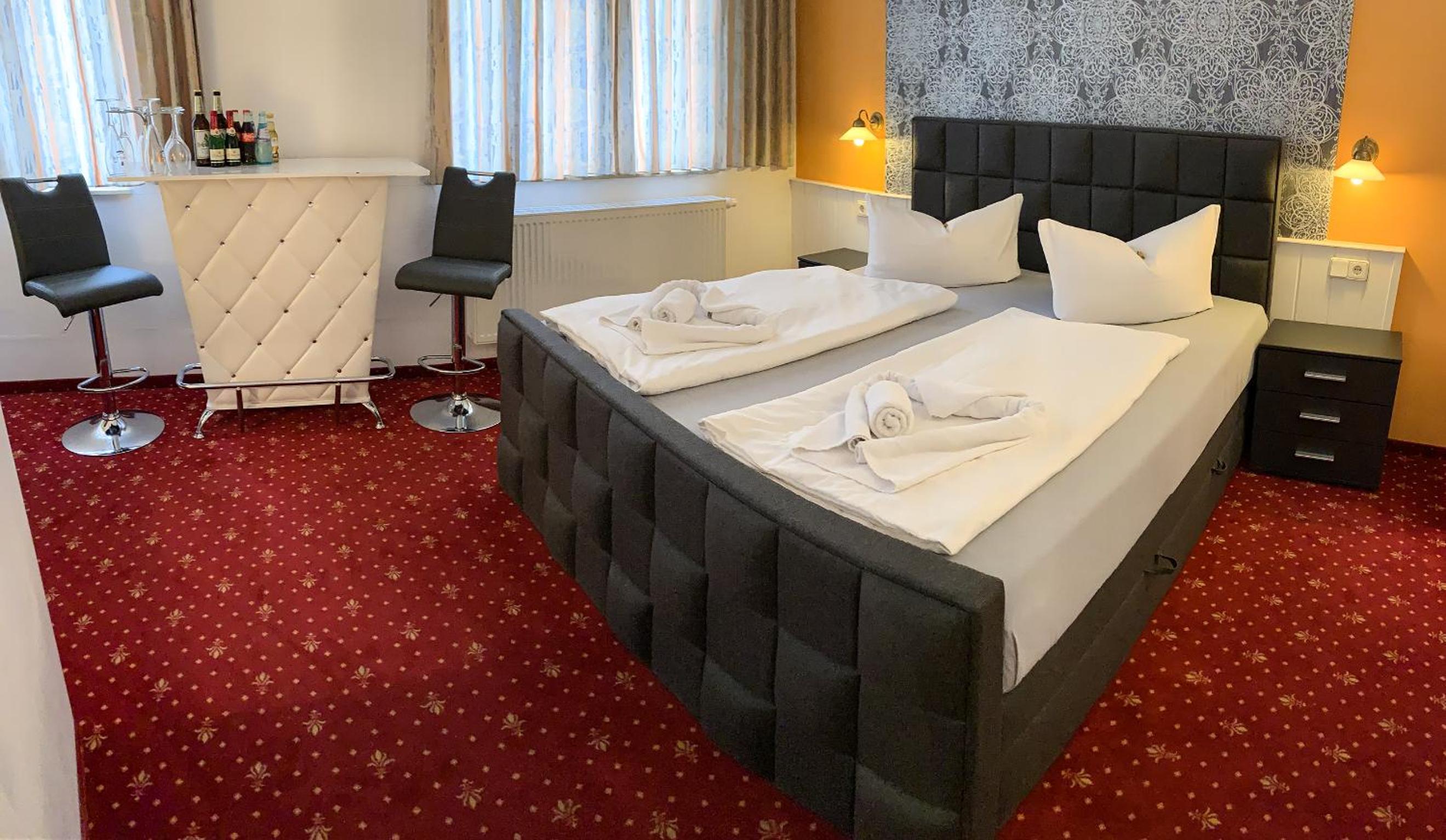 Double Room with Private Bathroom - Photo 11