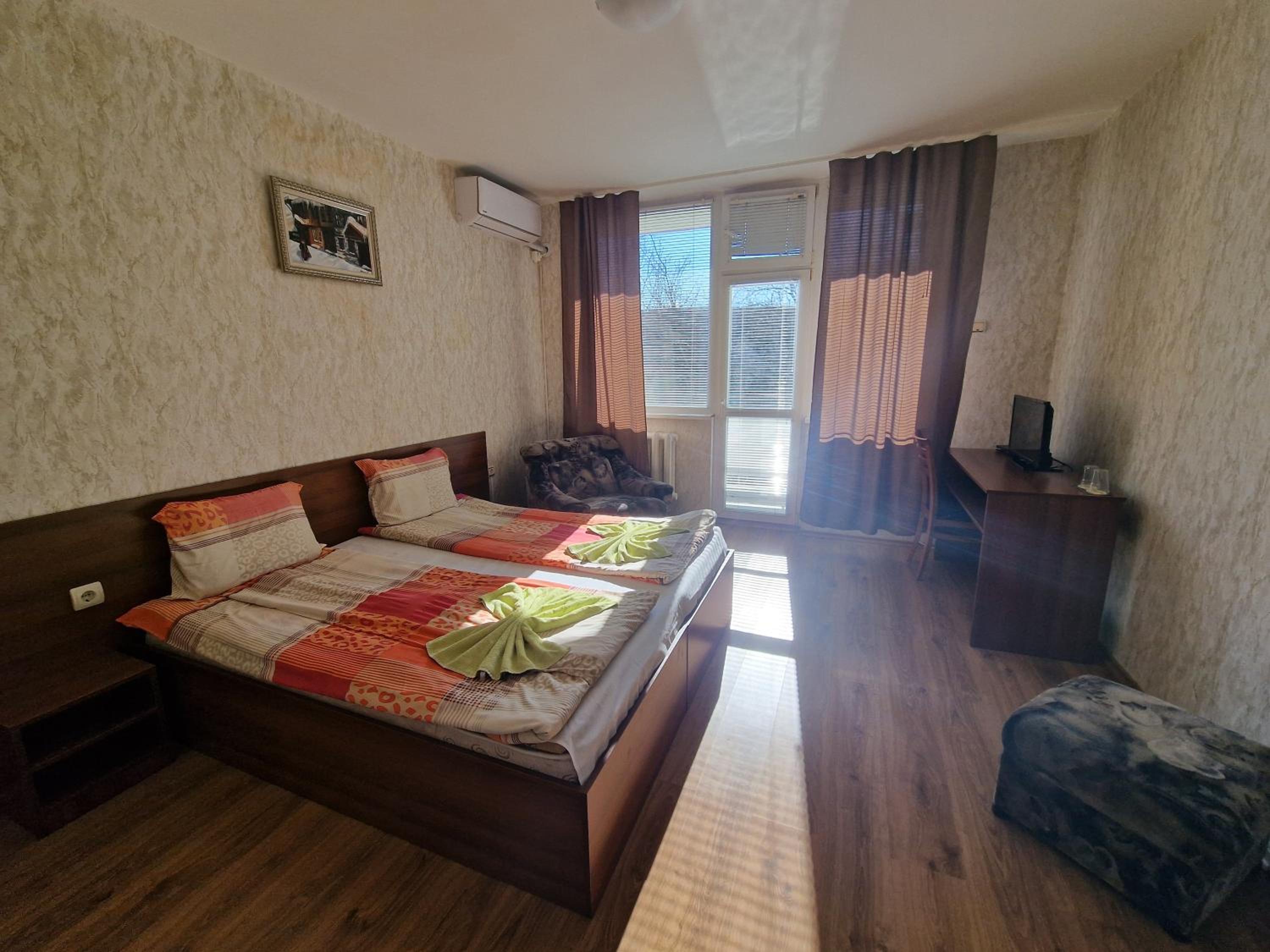 Twin Room - Photo 3