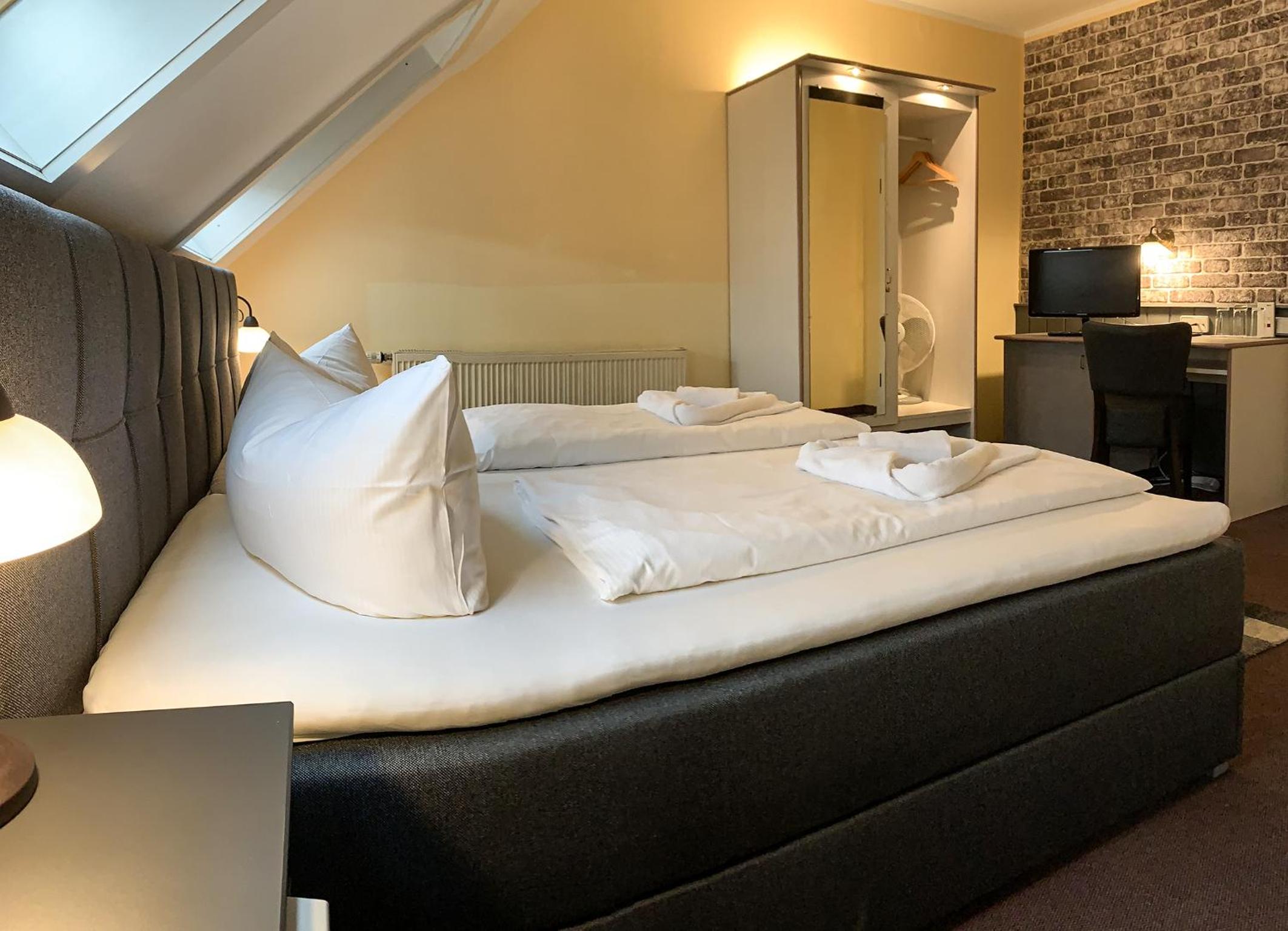 Triple Room with Private Bathroom - Photo 3