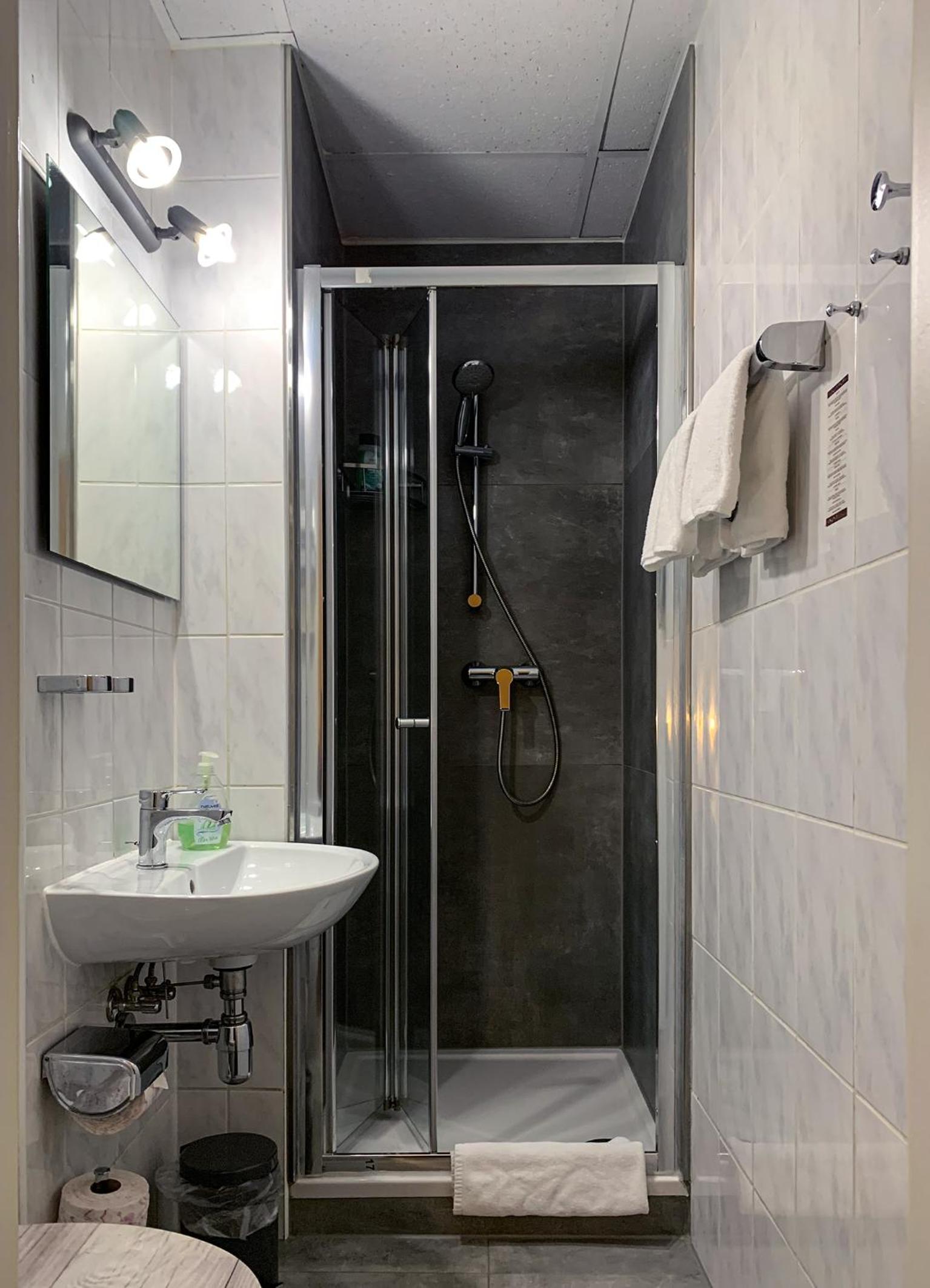 Family Room with Bathroom - Photo 2