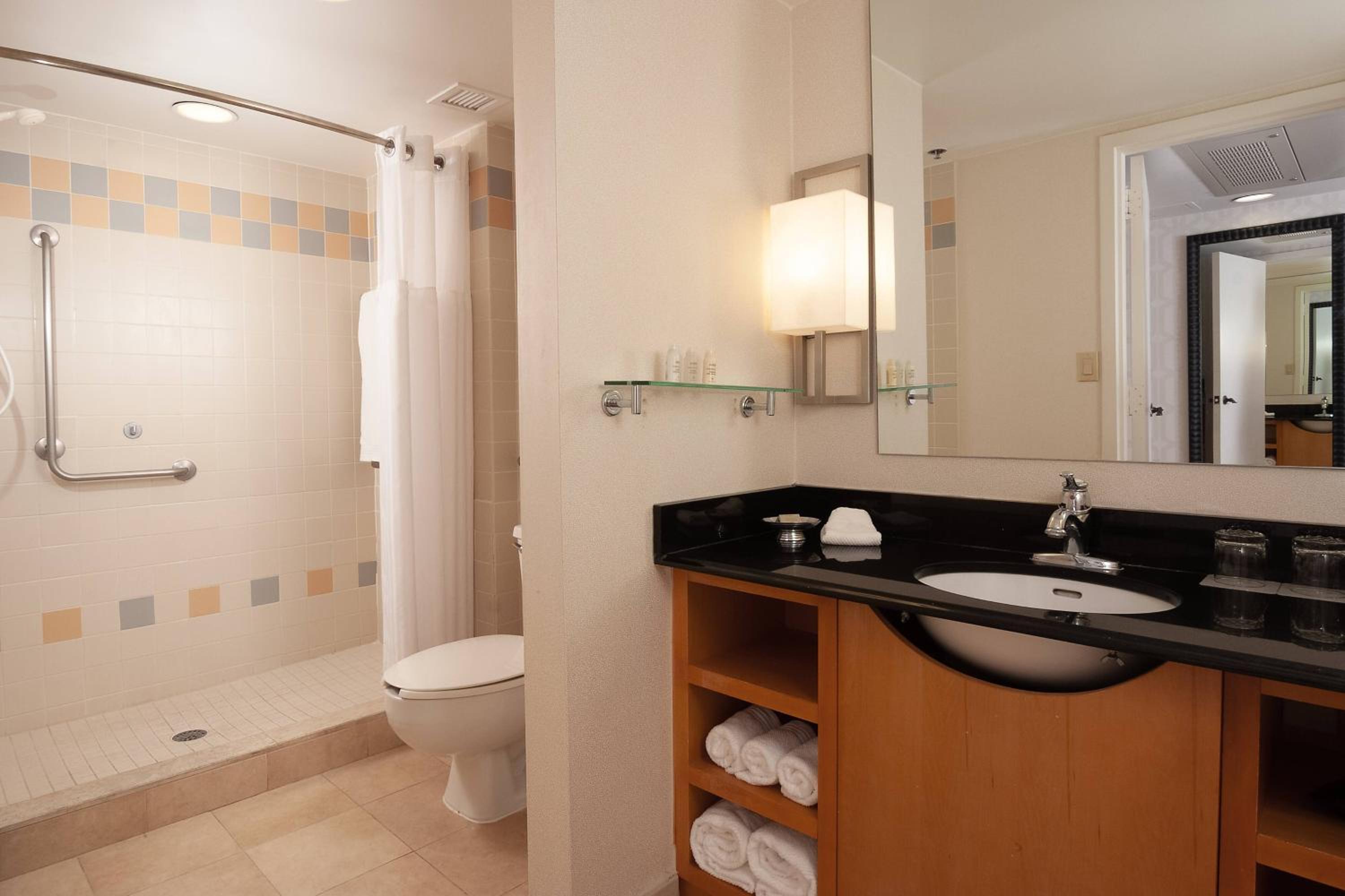Club level, Guest room, 1 King, Top floor