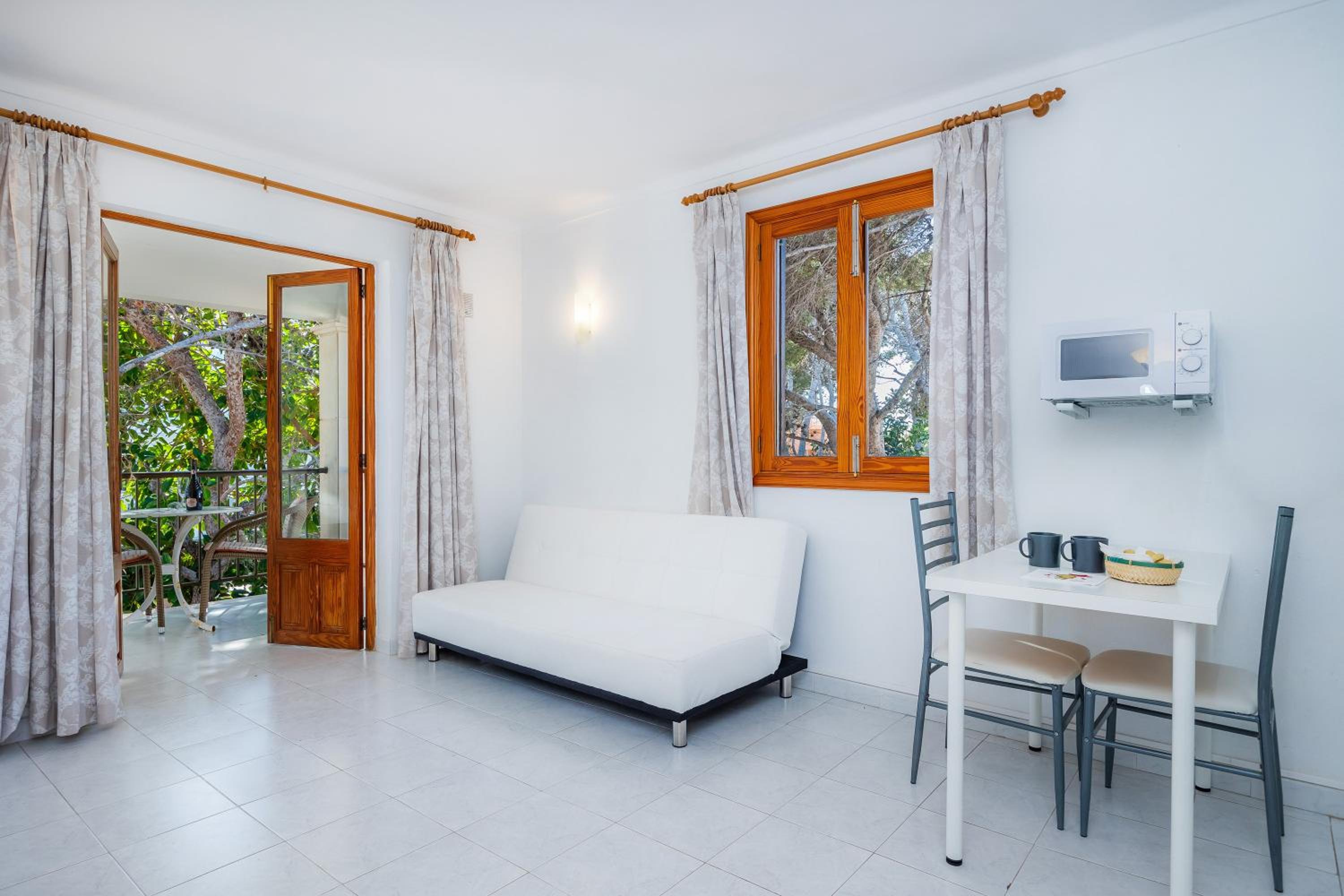 Apartamento de un dormitorio superior con balcón
