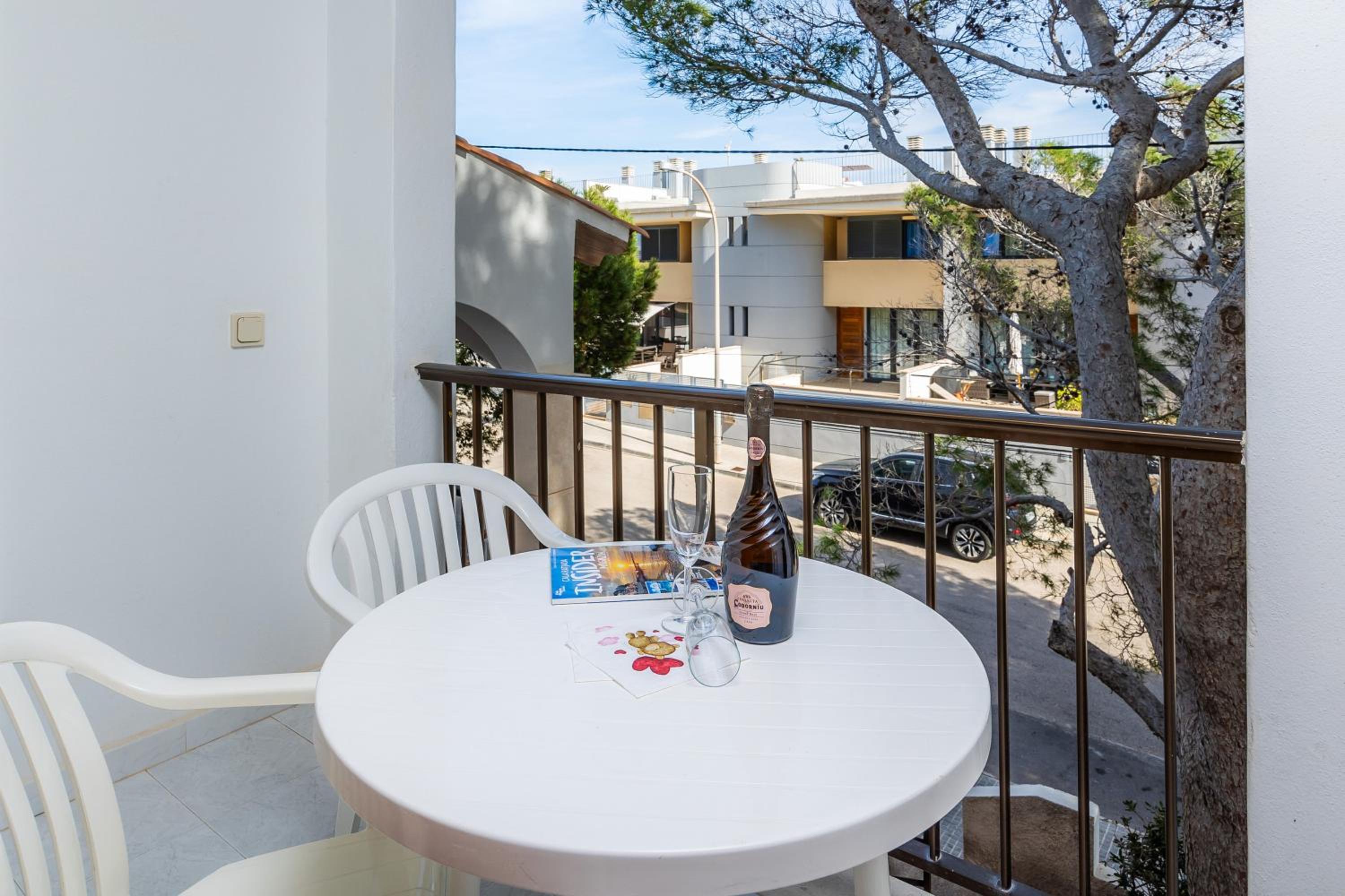 Superior One-Bedroom Apartment With Balcony photo 2