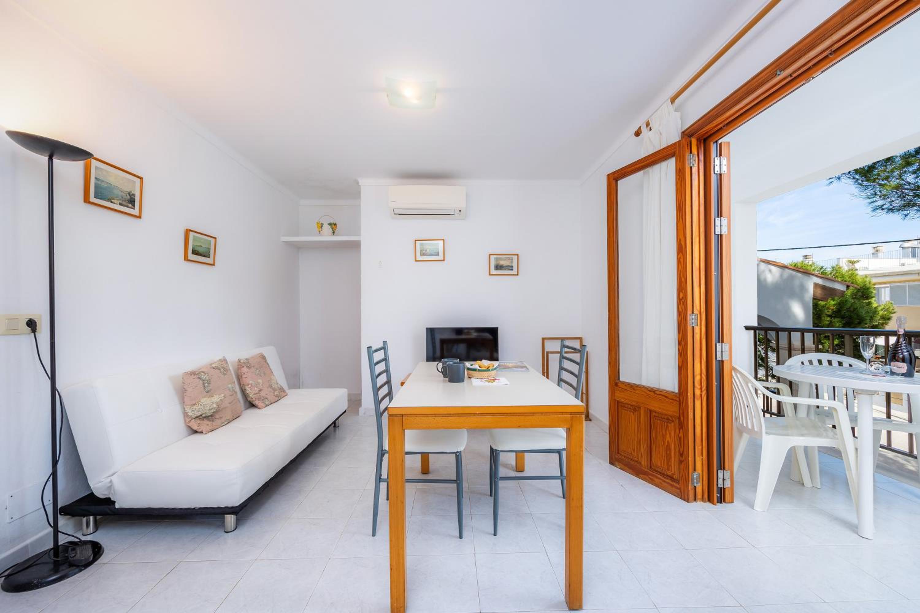 Apartamento de un dormitorio superior con balcón