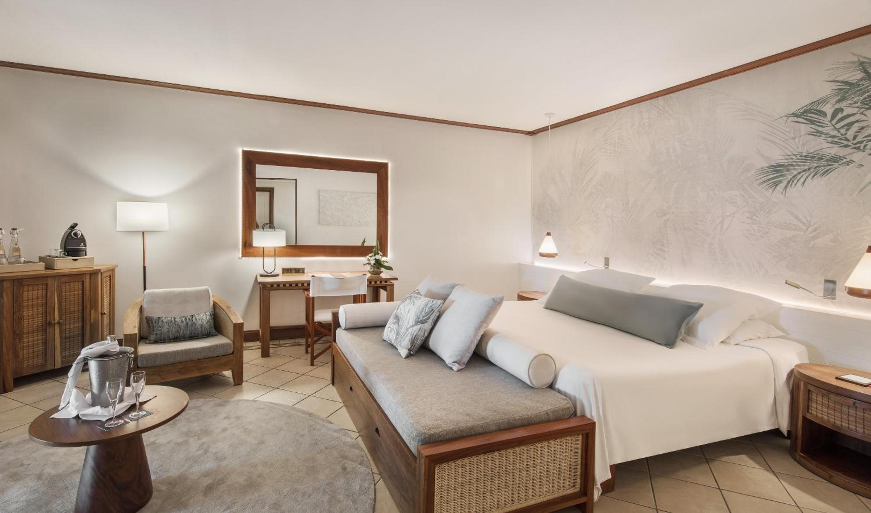 Junior Suite (2 Adults + 2 Children)