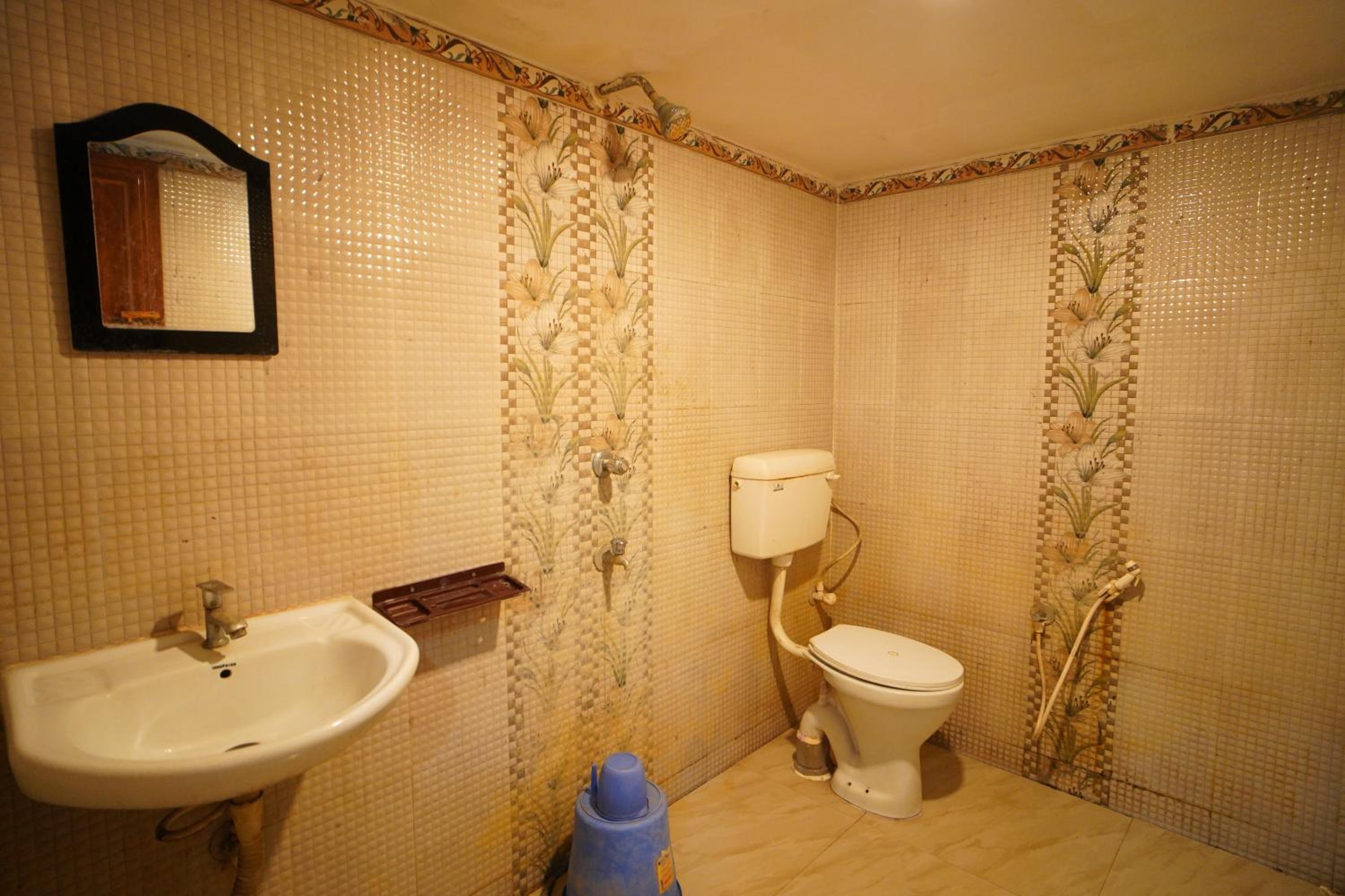 Deluxe Double Room (2 Adults + 1 Child) photo 3