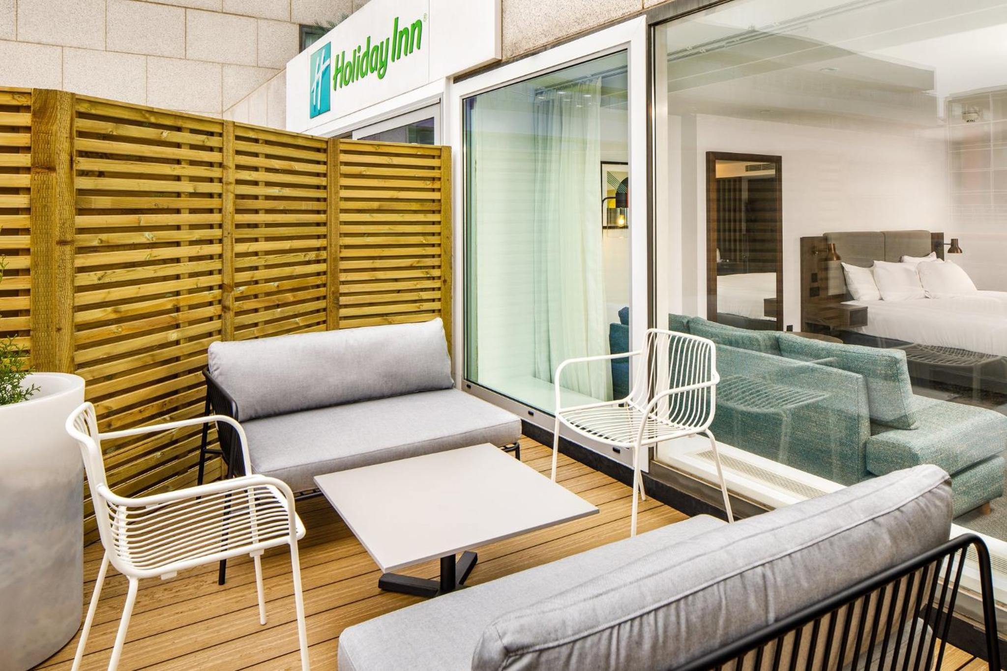 Premium Super King Room with Balcony - Photo 21