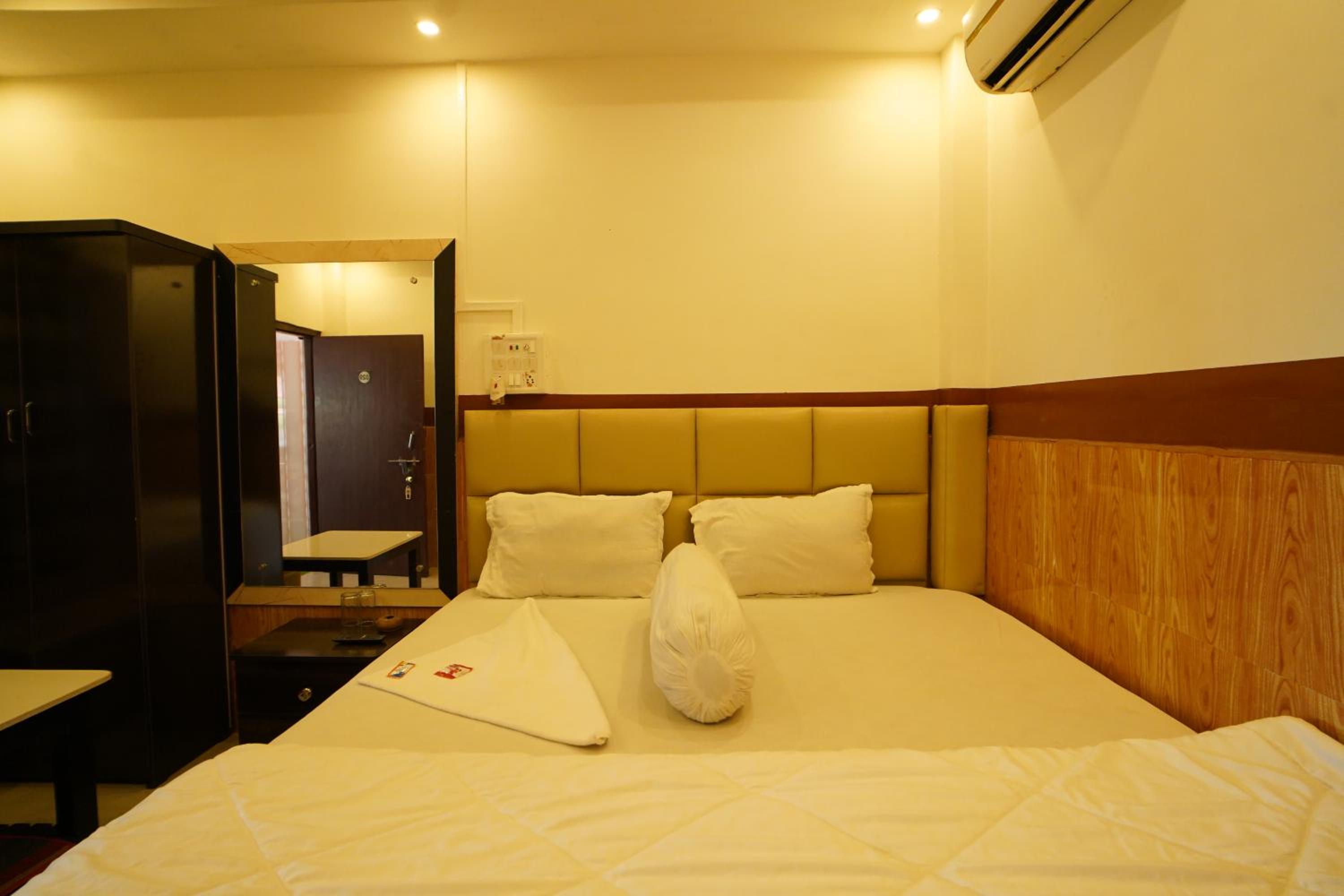 Deluxe Queen Room