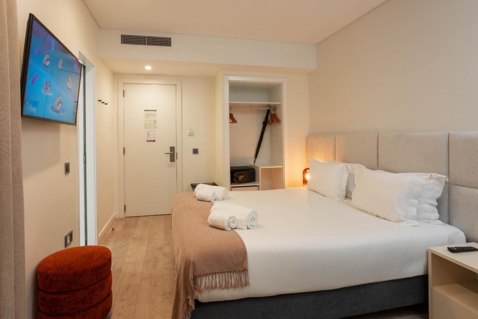 Deluxe King Room photo 2
