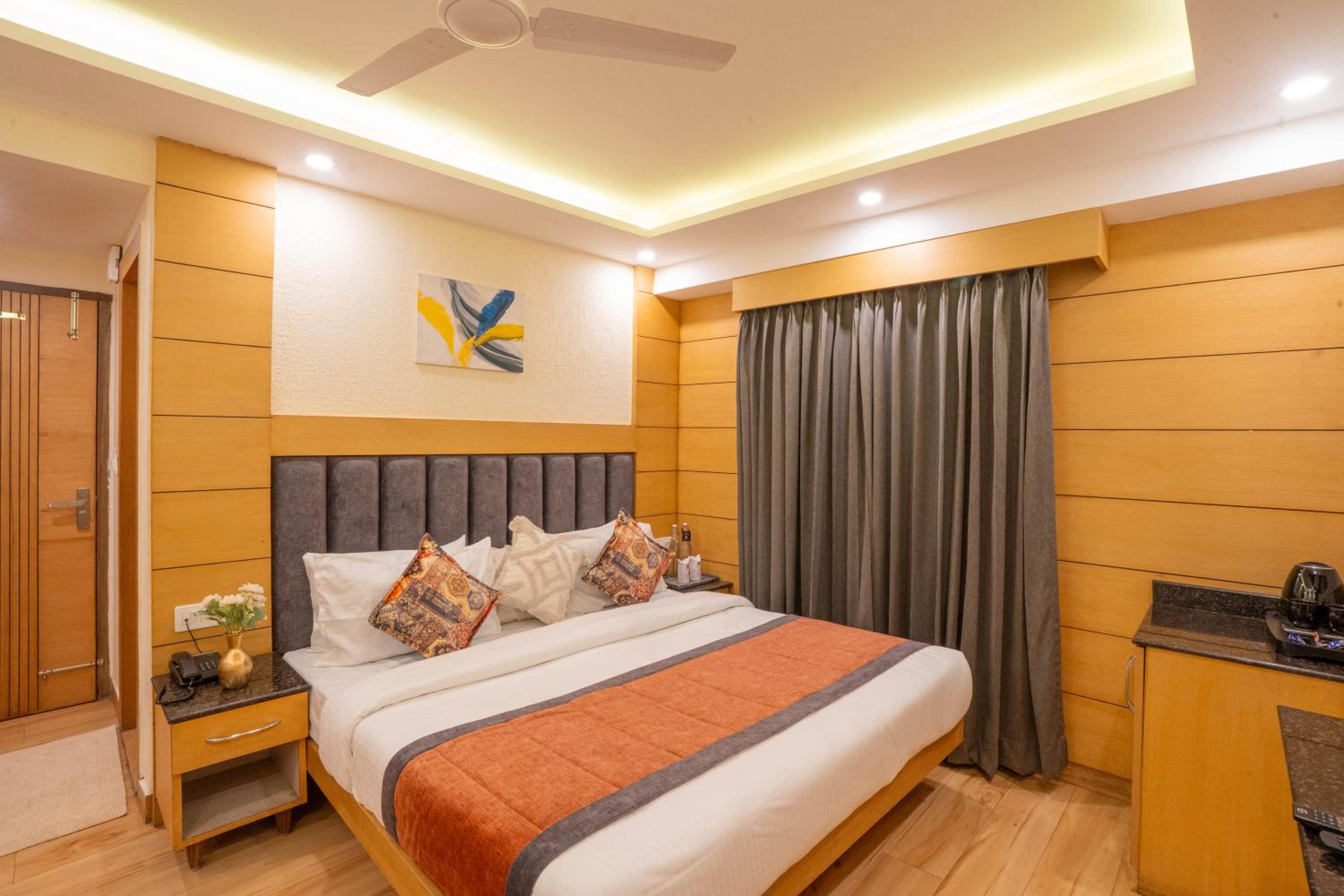 Deluxe Double Room - Photo 16