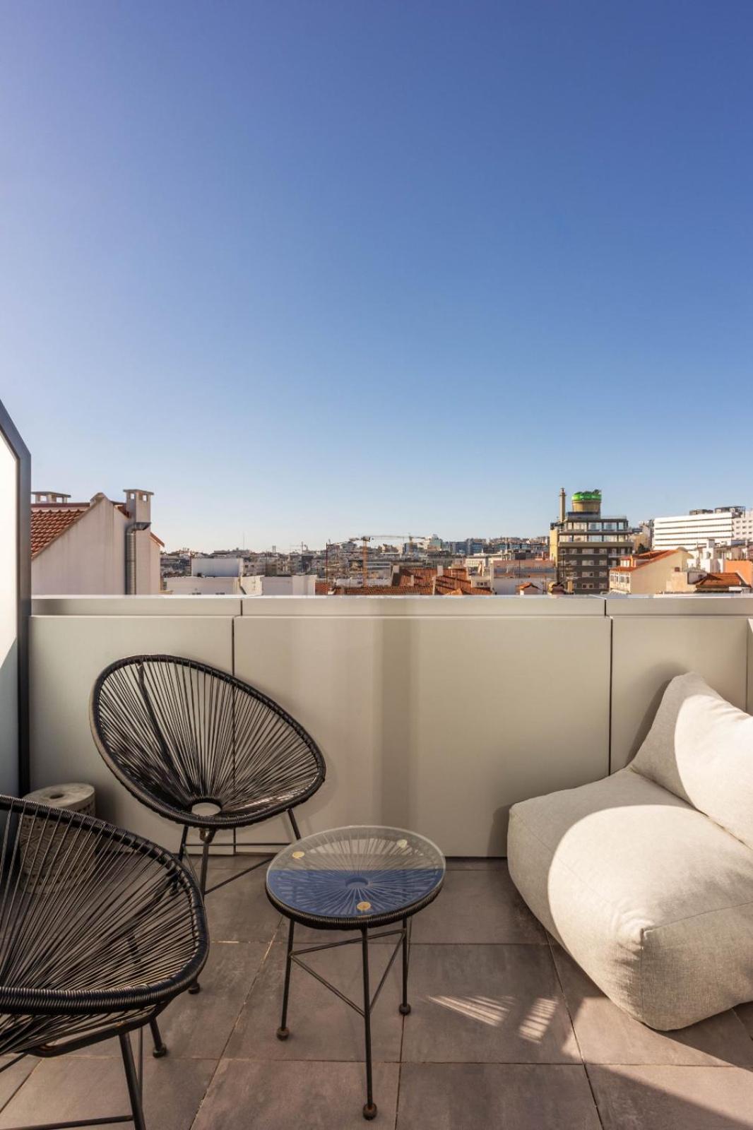 Double Room with Balcony - Photo 10