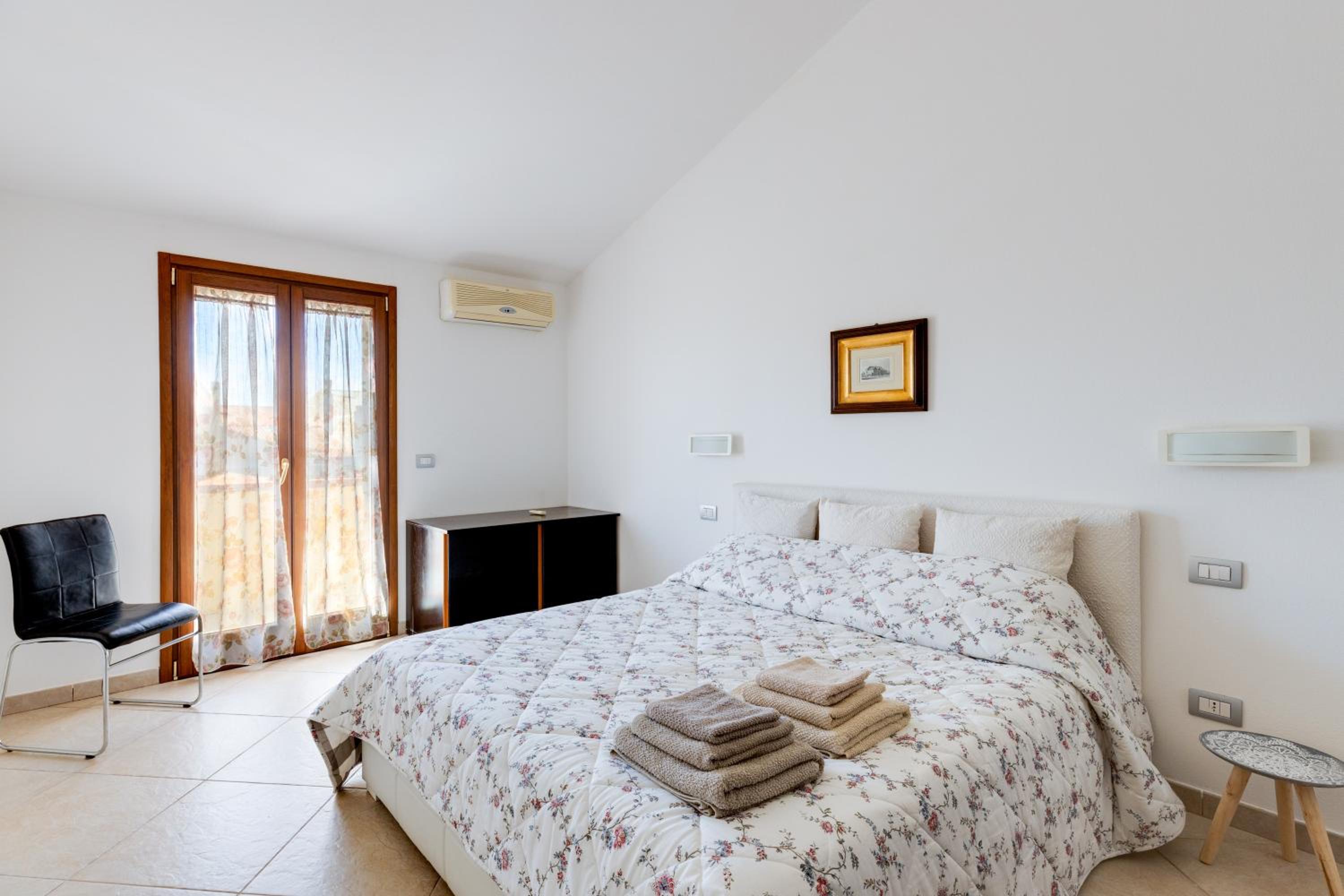 Two-Bedroom Deluxe Apartment with Balcony