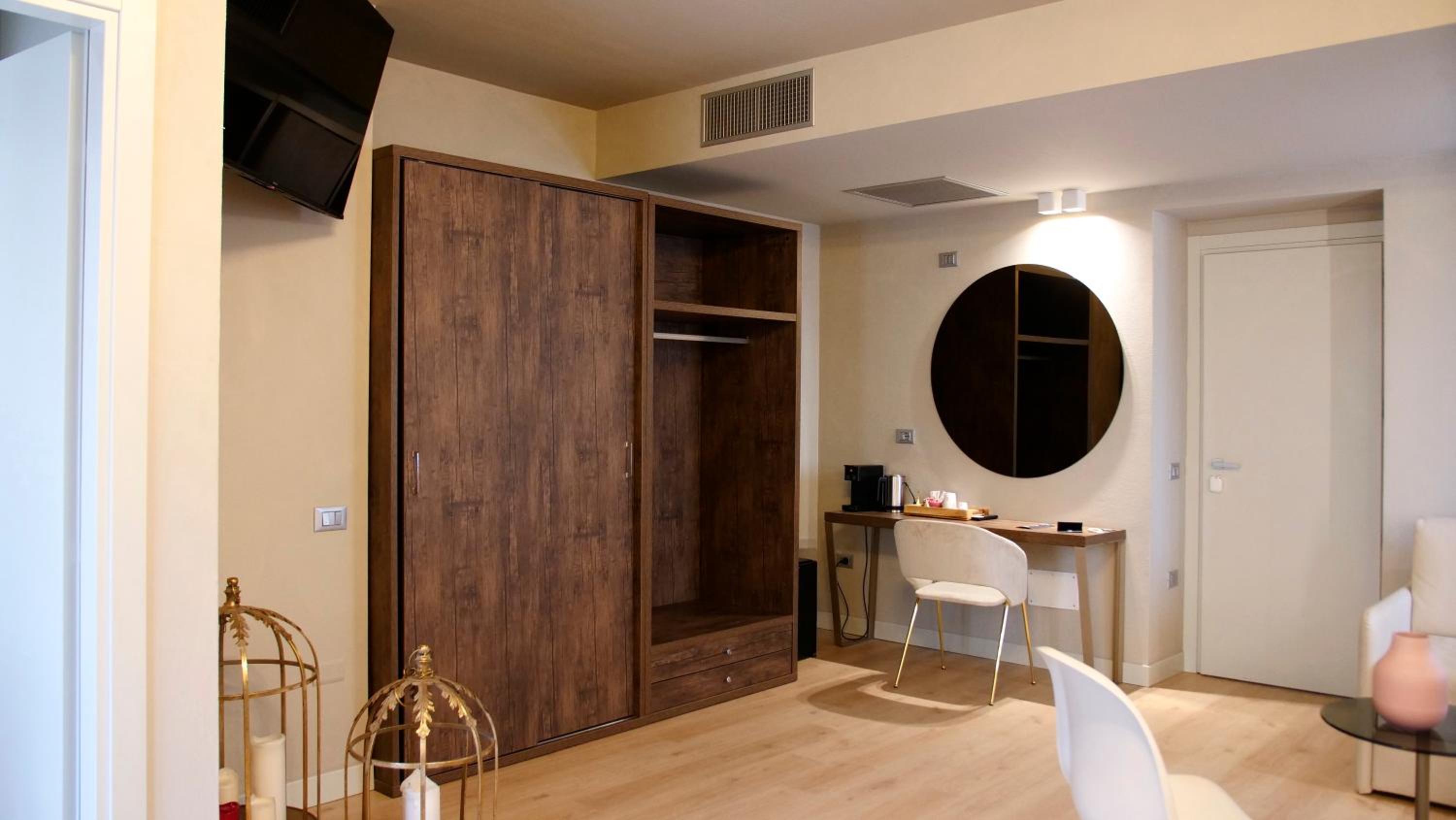 Deluxe Junior Suite - Photo 3