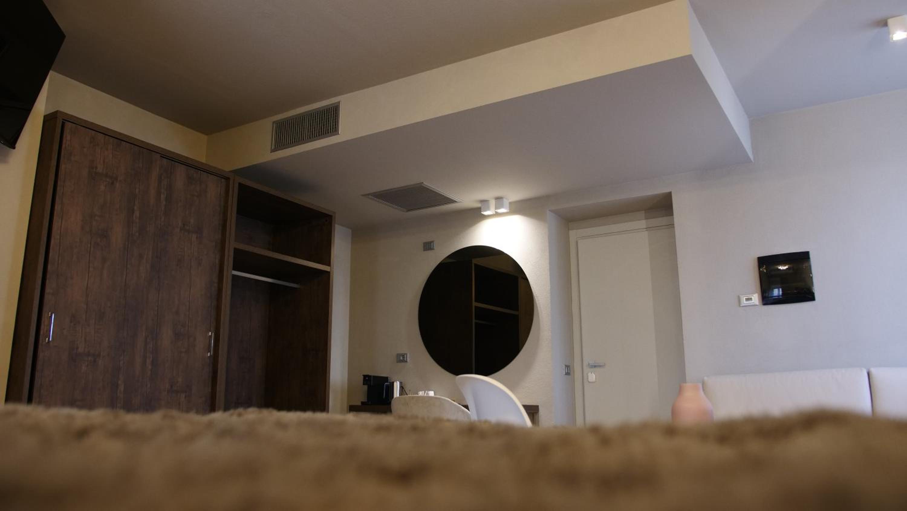 Deluxe Junior Suite - Photo 20