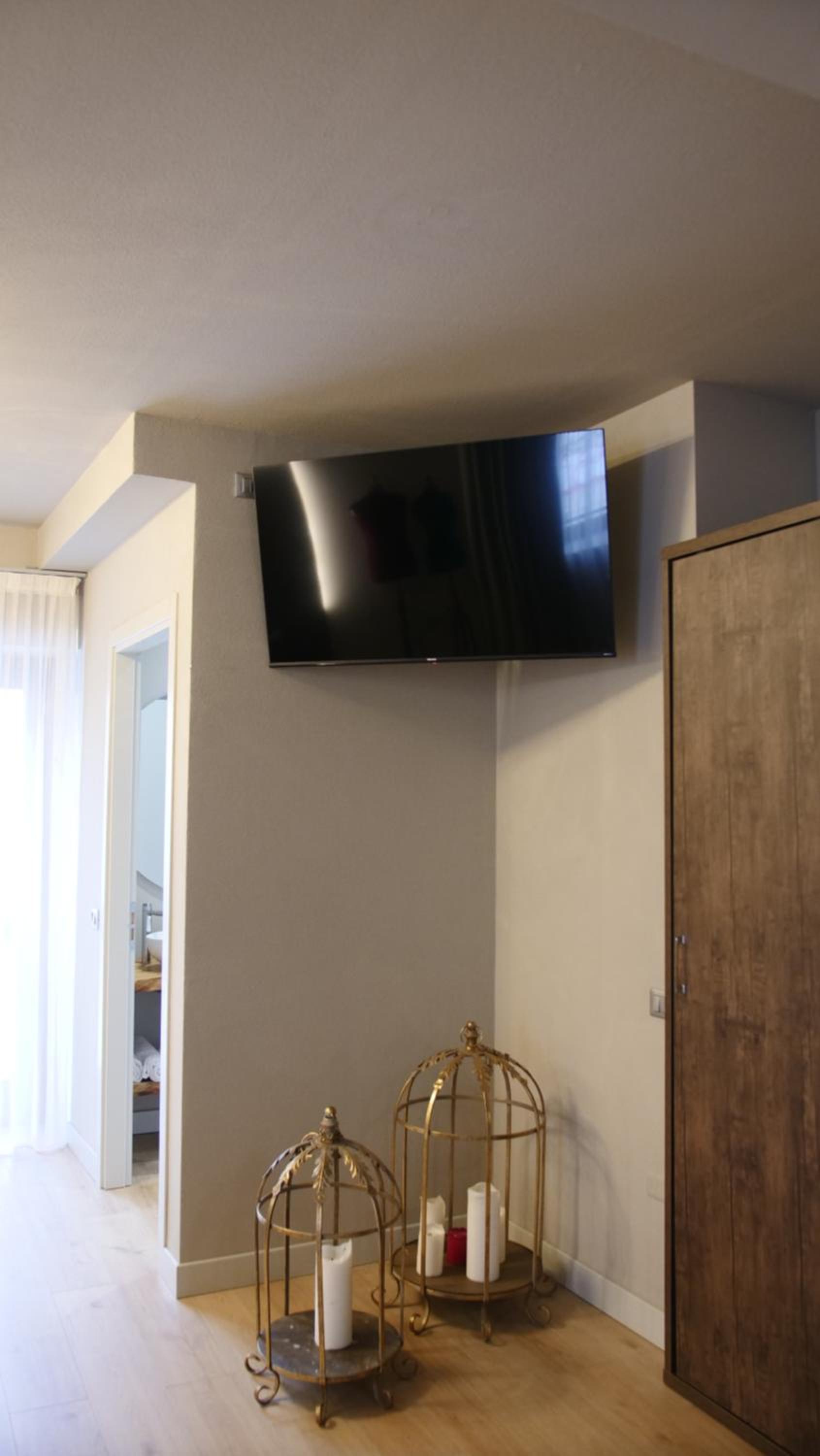 Deluxe Junior Suite - Photo 19