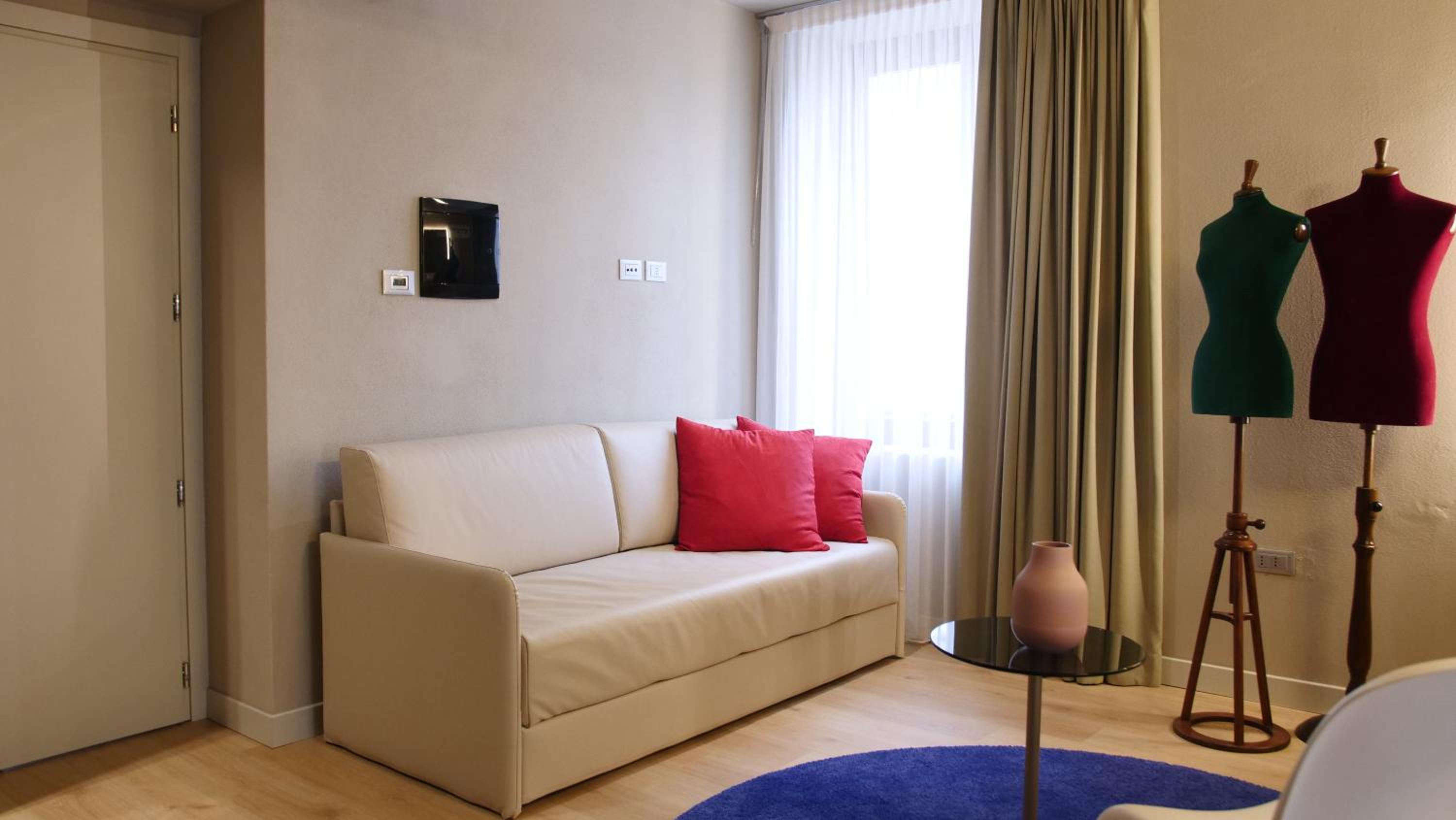 Deluxe Junior Suite - Photo 25