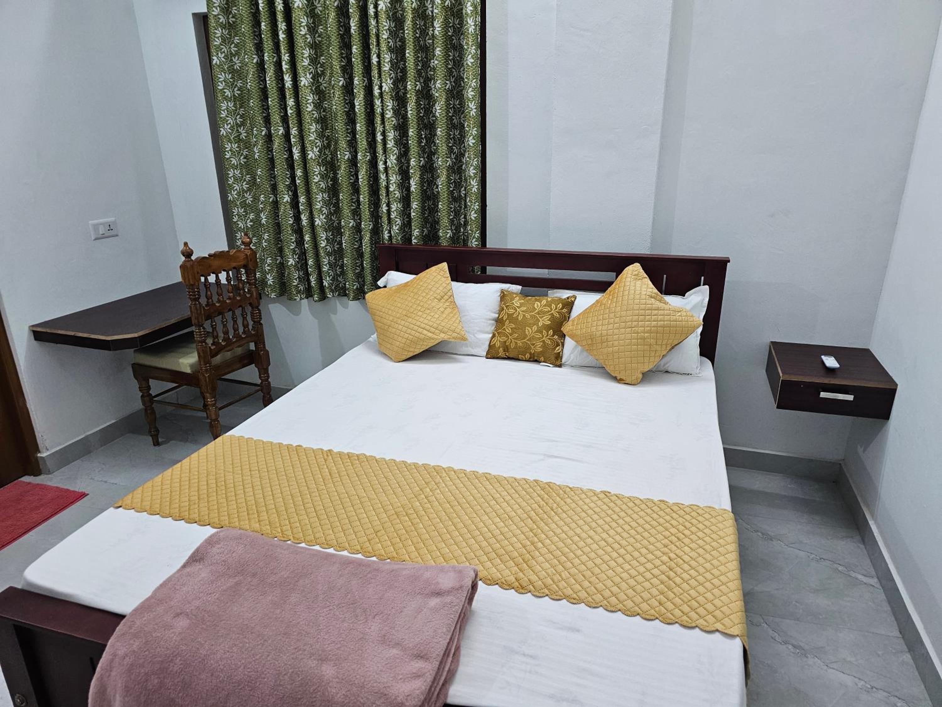 Deluxe Double Room with Balcony photo 2