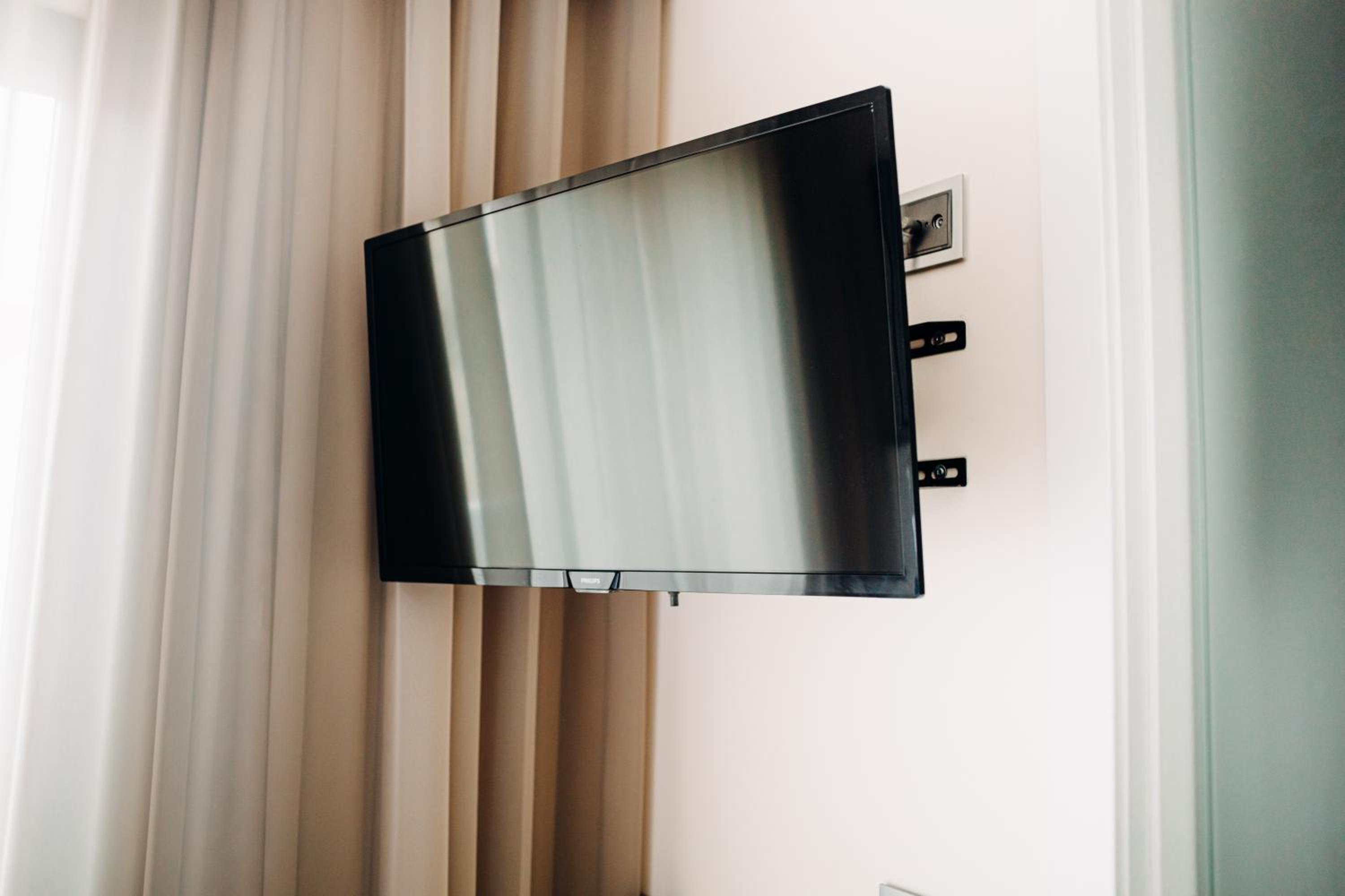Queen Room - Disability Access - Photo 2