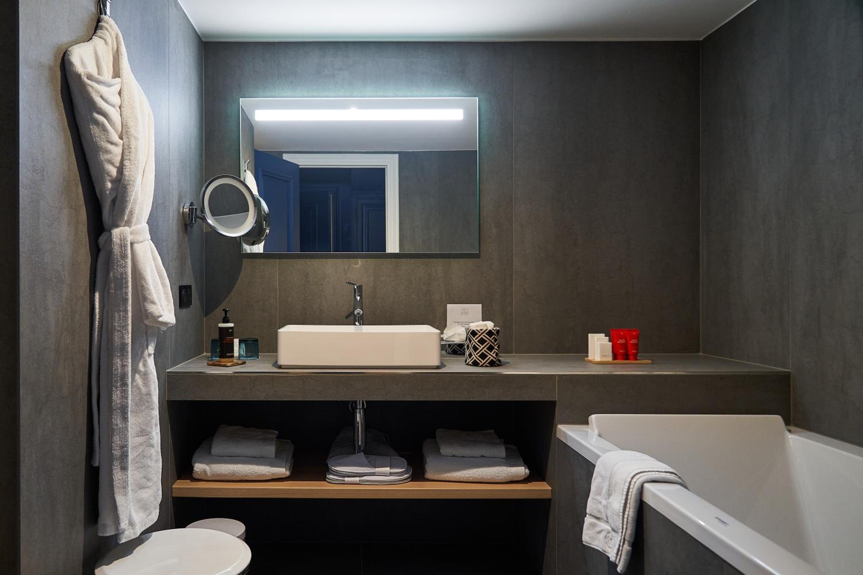 Deluxe Double or Twin Room - Photo 2