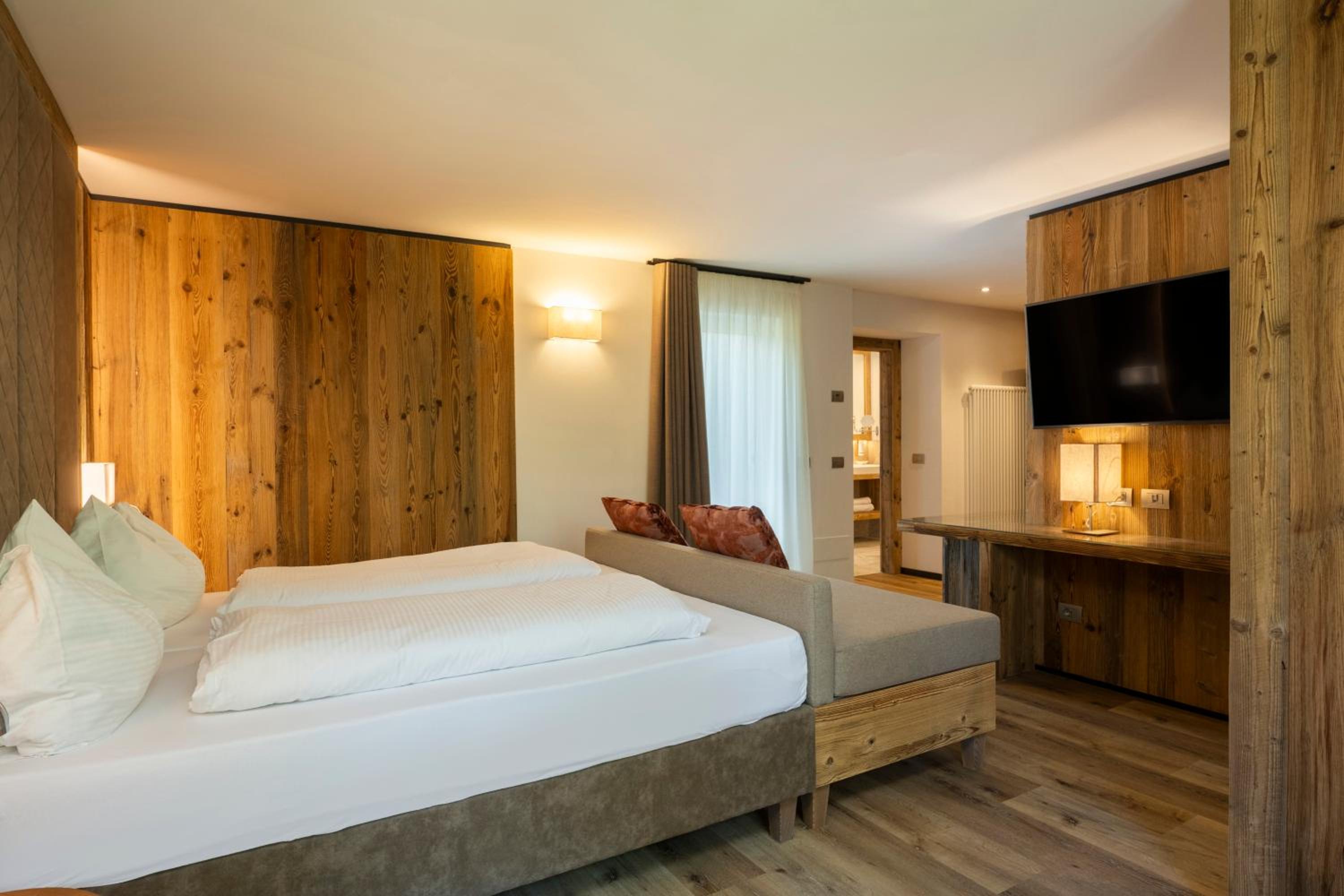 Junior Suite with Balcony photo 2