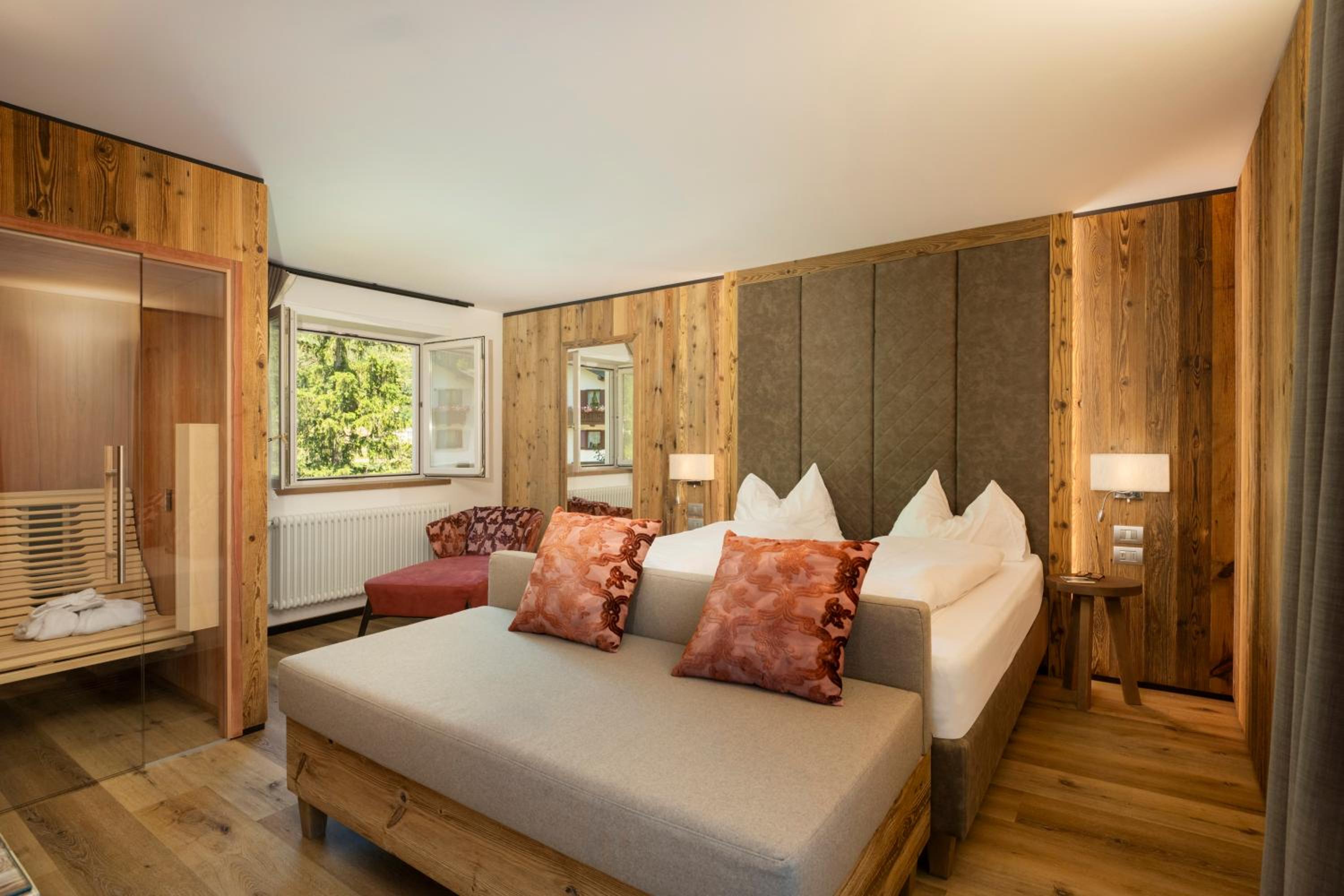 Junior Suite with Balcony photo 3