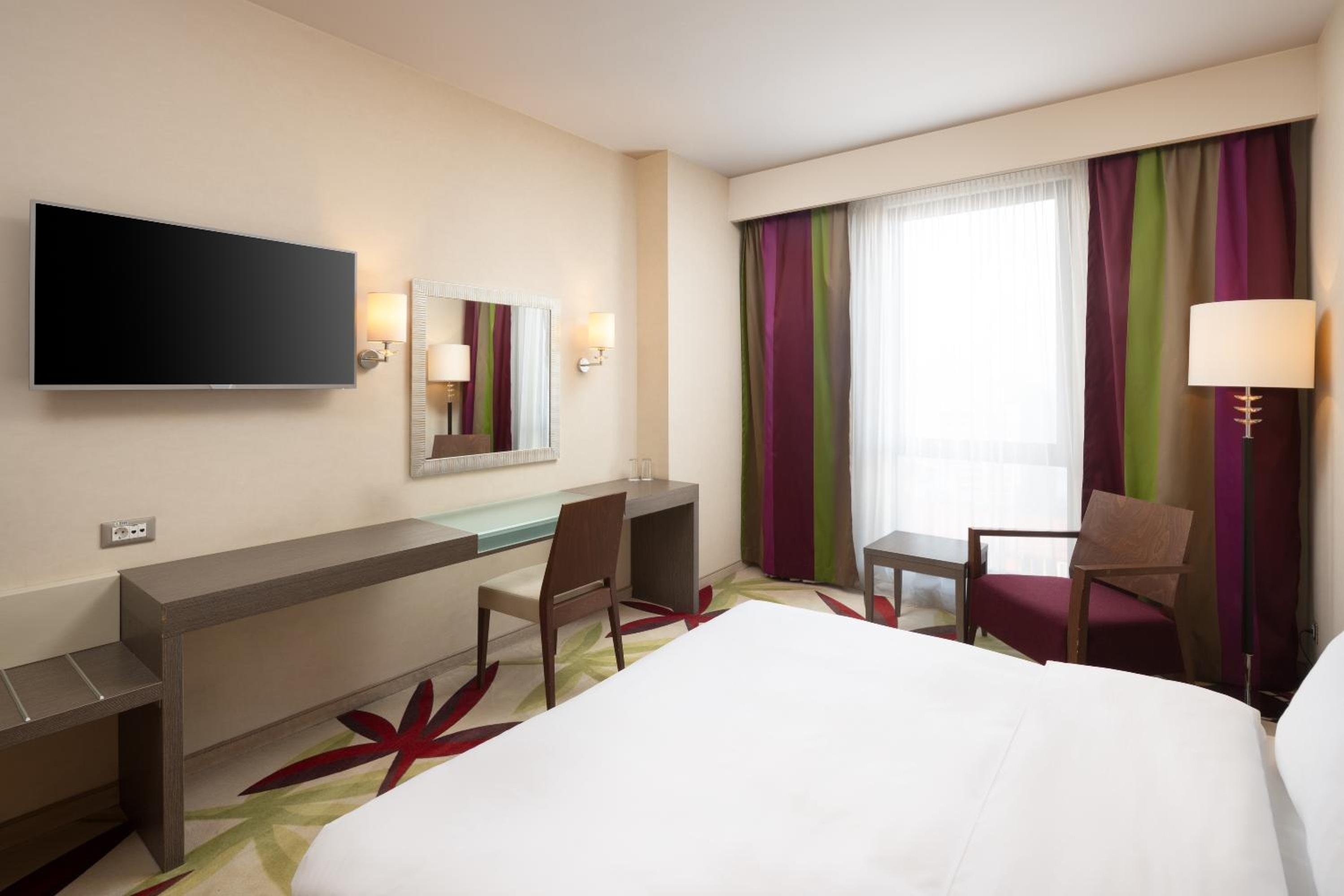 Standard Queen Room - Photo 4