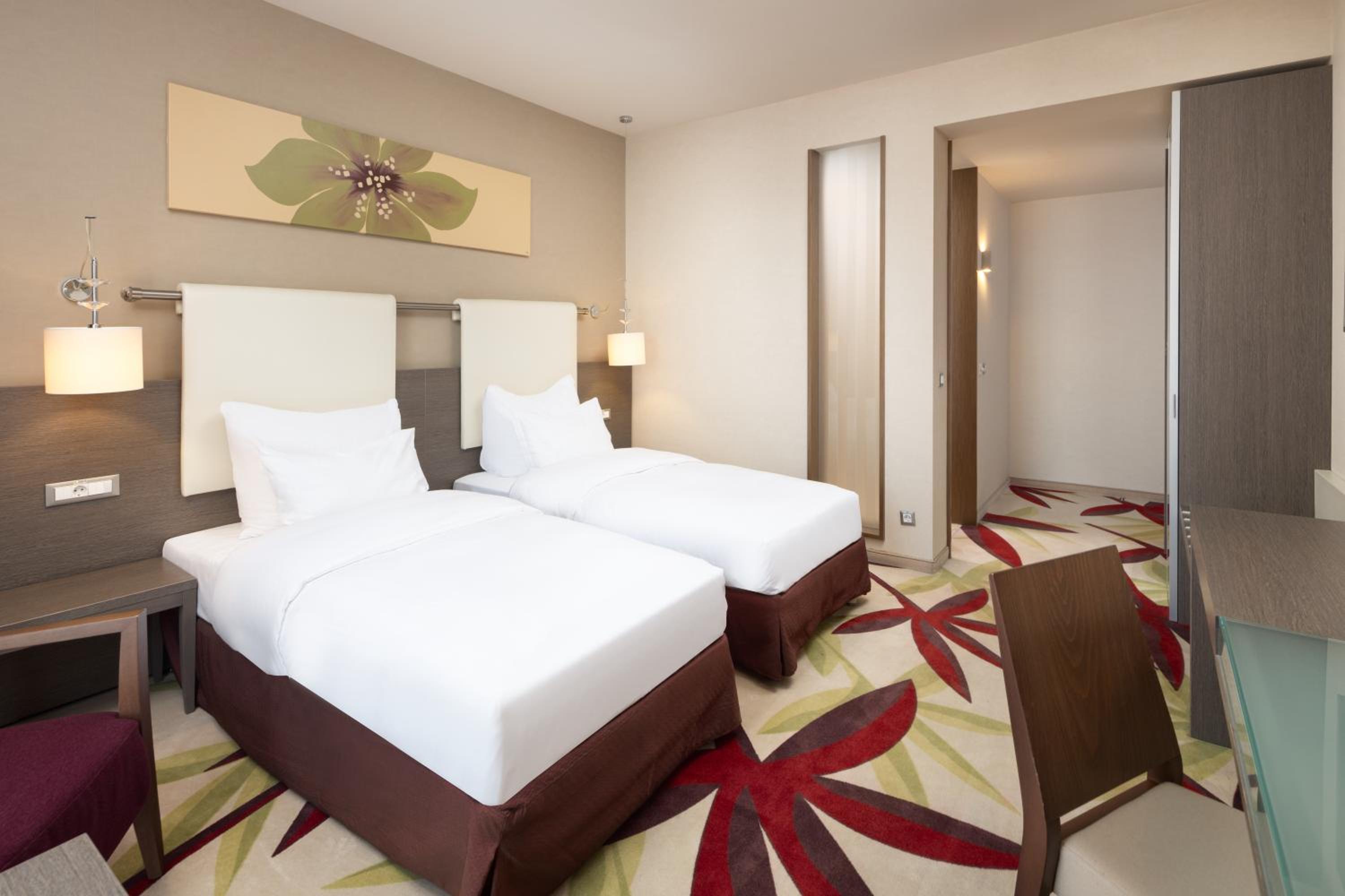 Standard Twin Room - Photo 3
