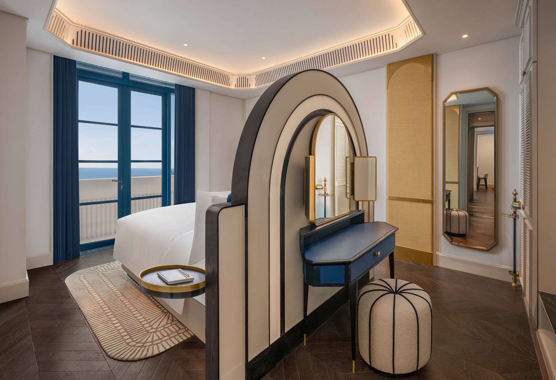 King Sorrento Sinfonia Ocean View Suite