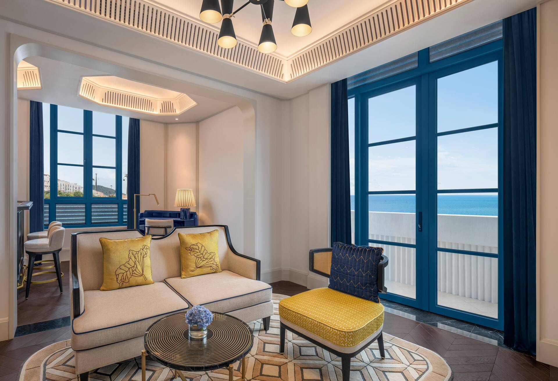 King Sorrento Sinfonia Ocean View Suite