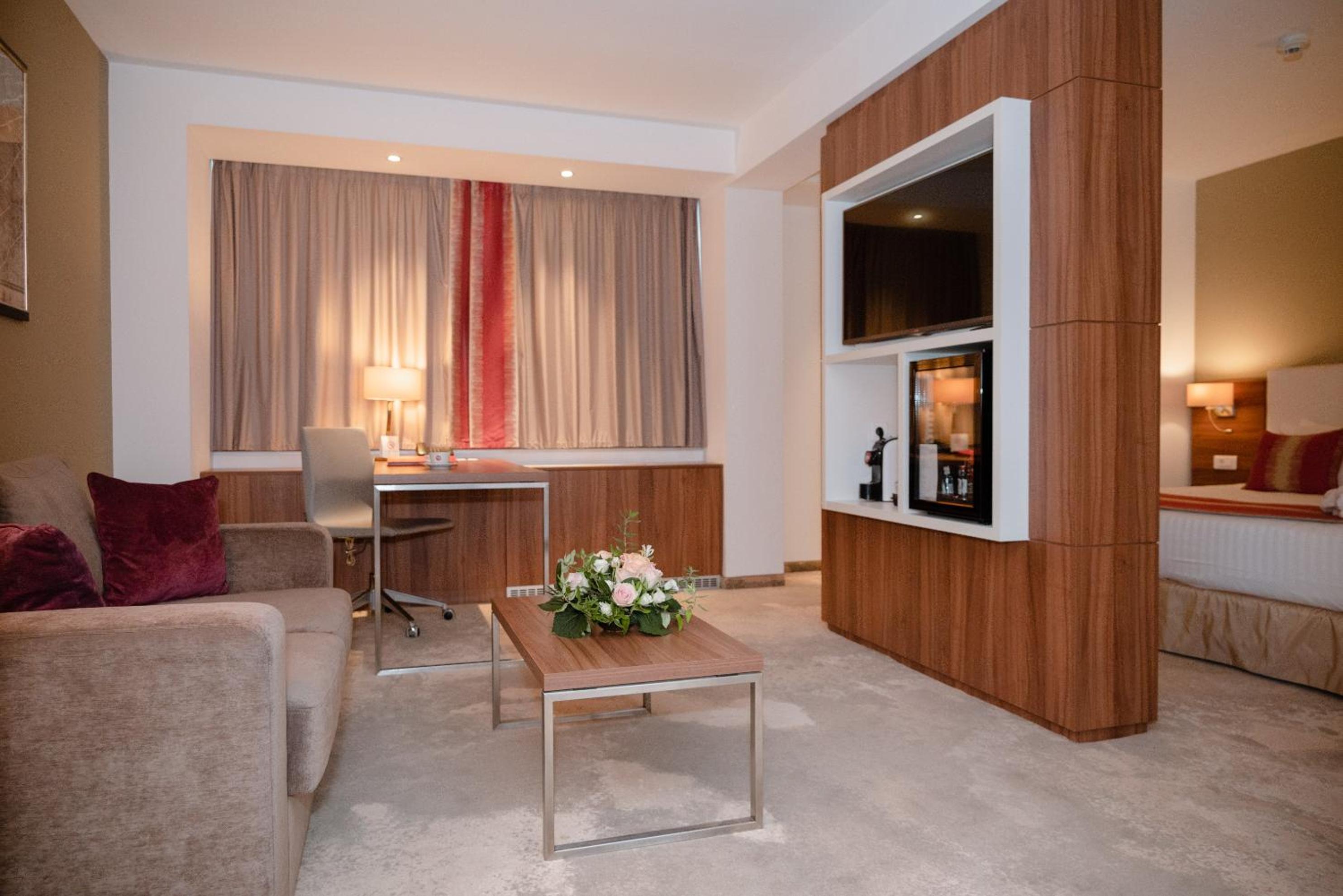 Executive King Room - Non-Smoking  photo 1