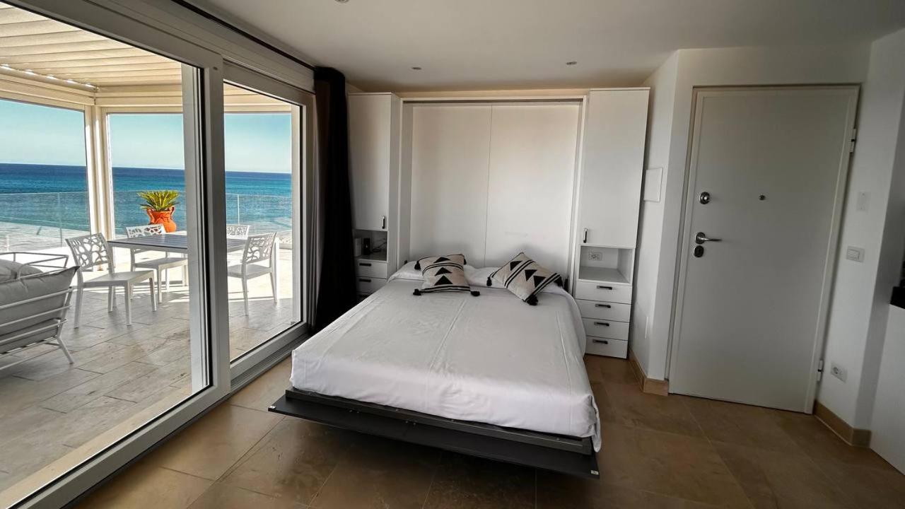 Villa - Beach Front