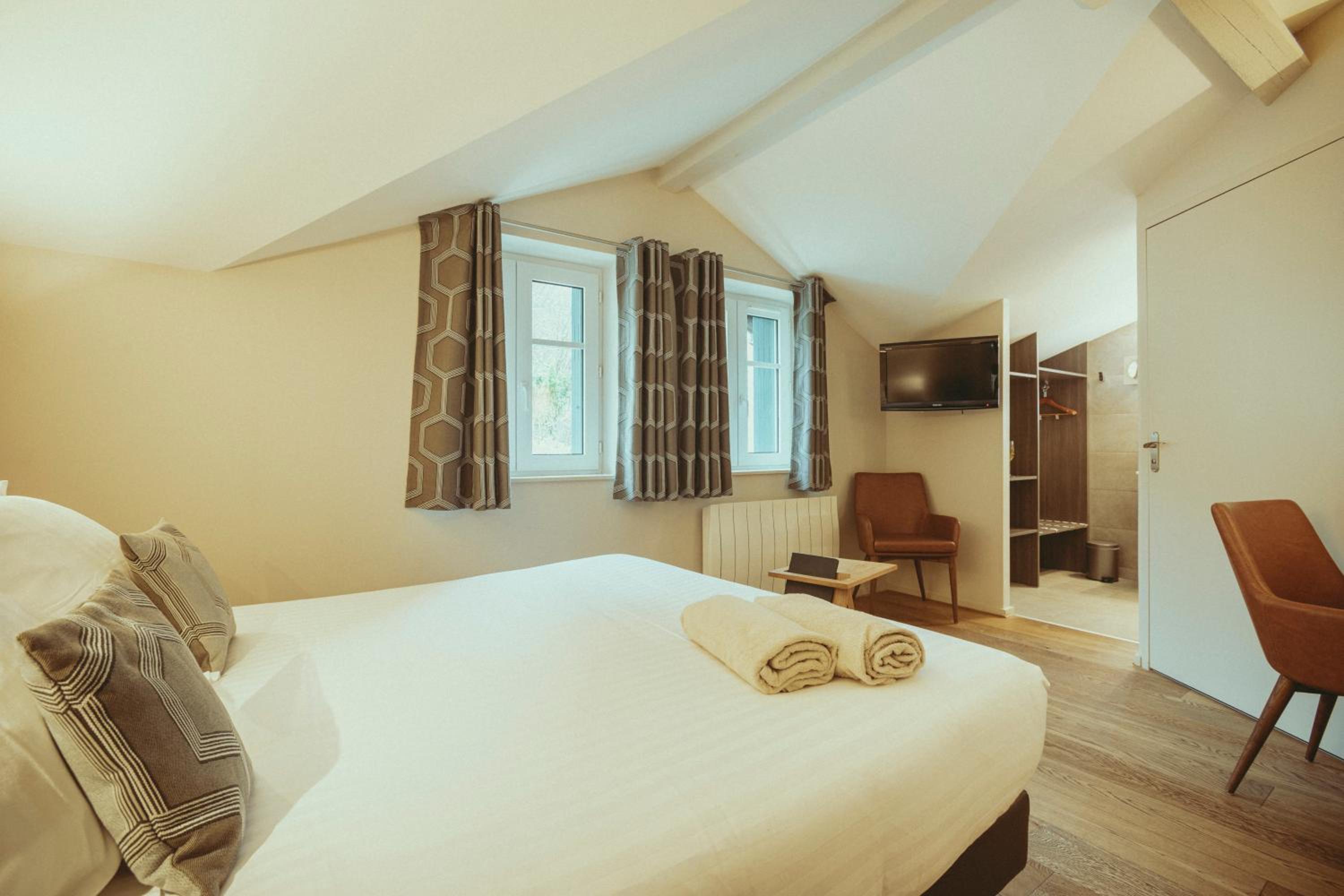Double Room with Spa Bath photo 3