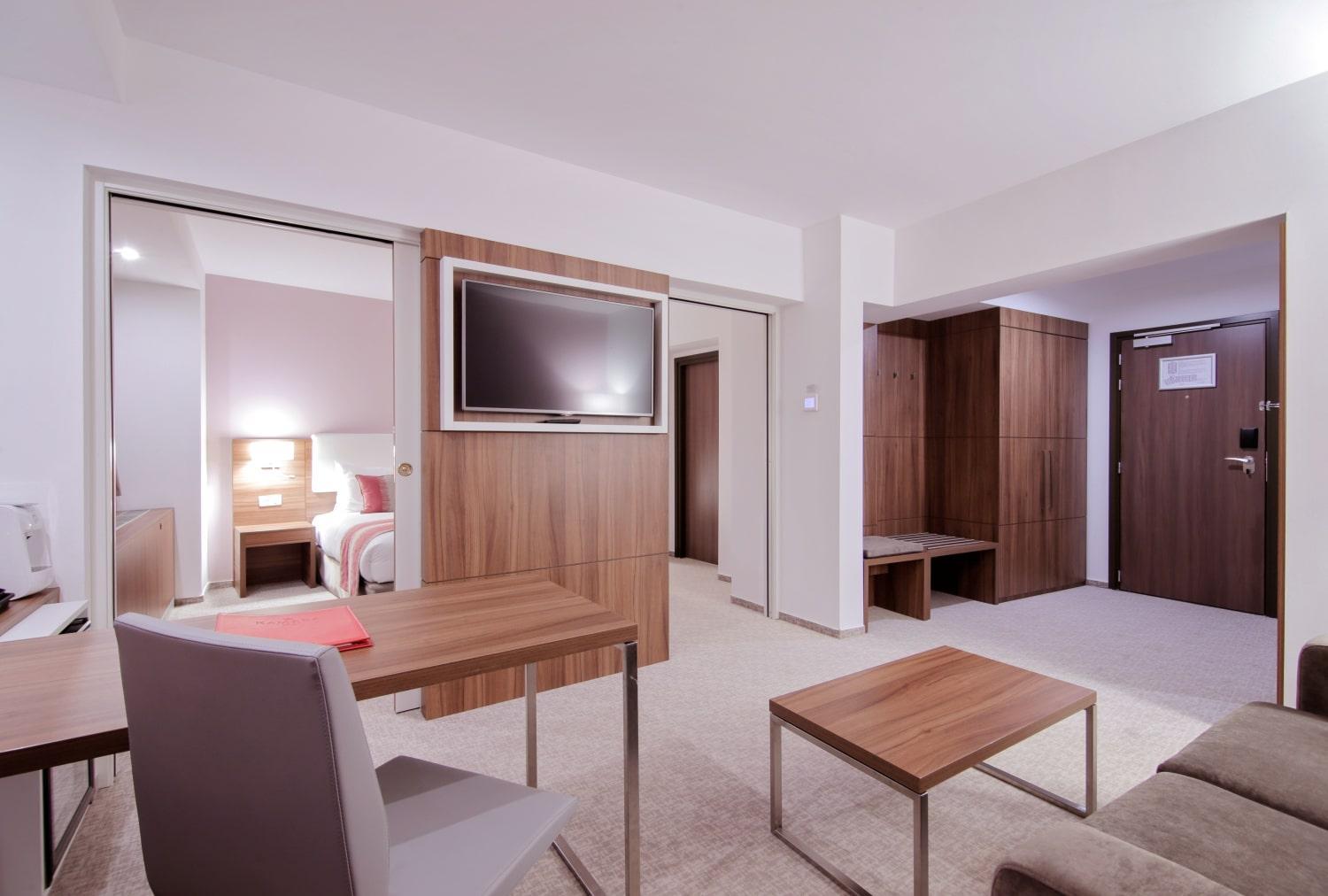 King Suite - Non-Smoking photo 1