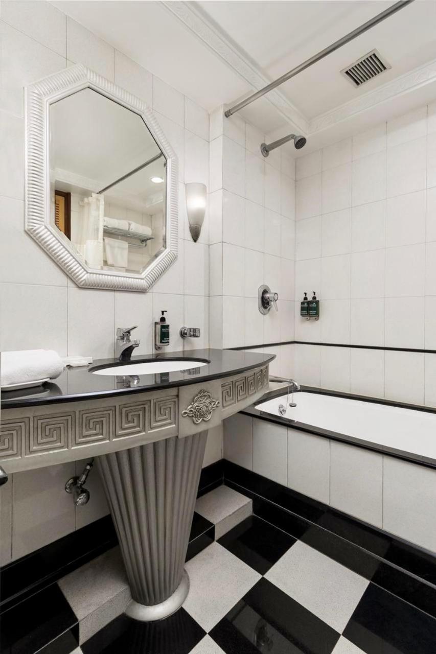 Deluxe room | Late Check-Out upto 2 hours (subject to availability) - Photo 2
