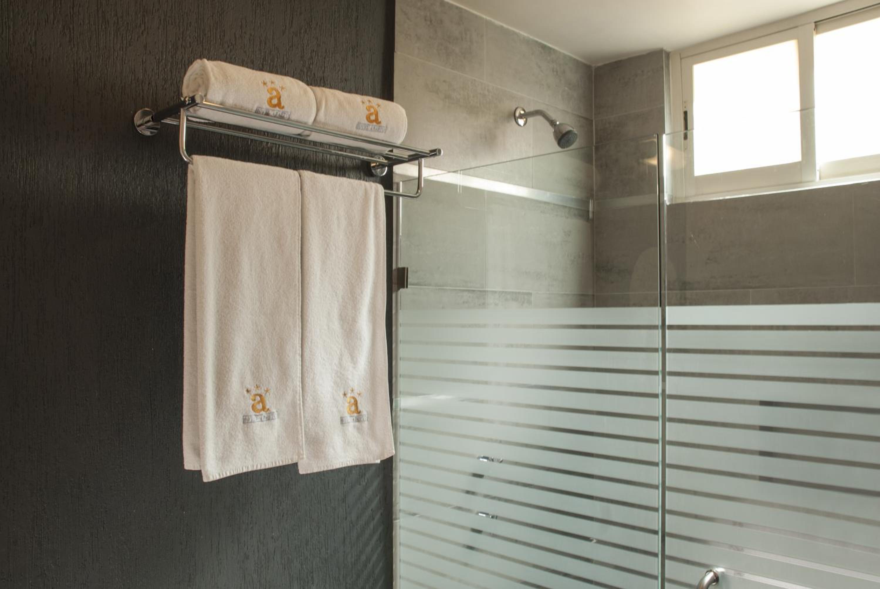 Queen Room - Photo 24