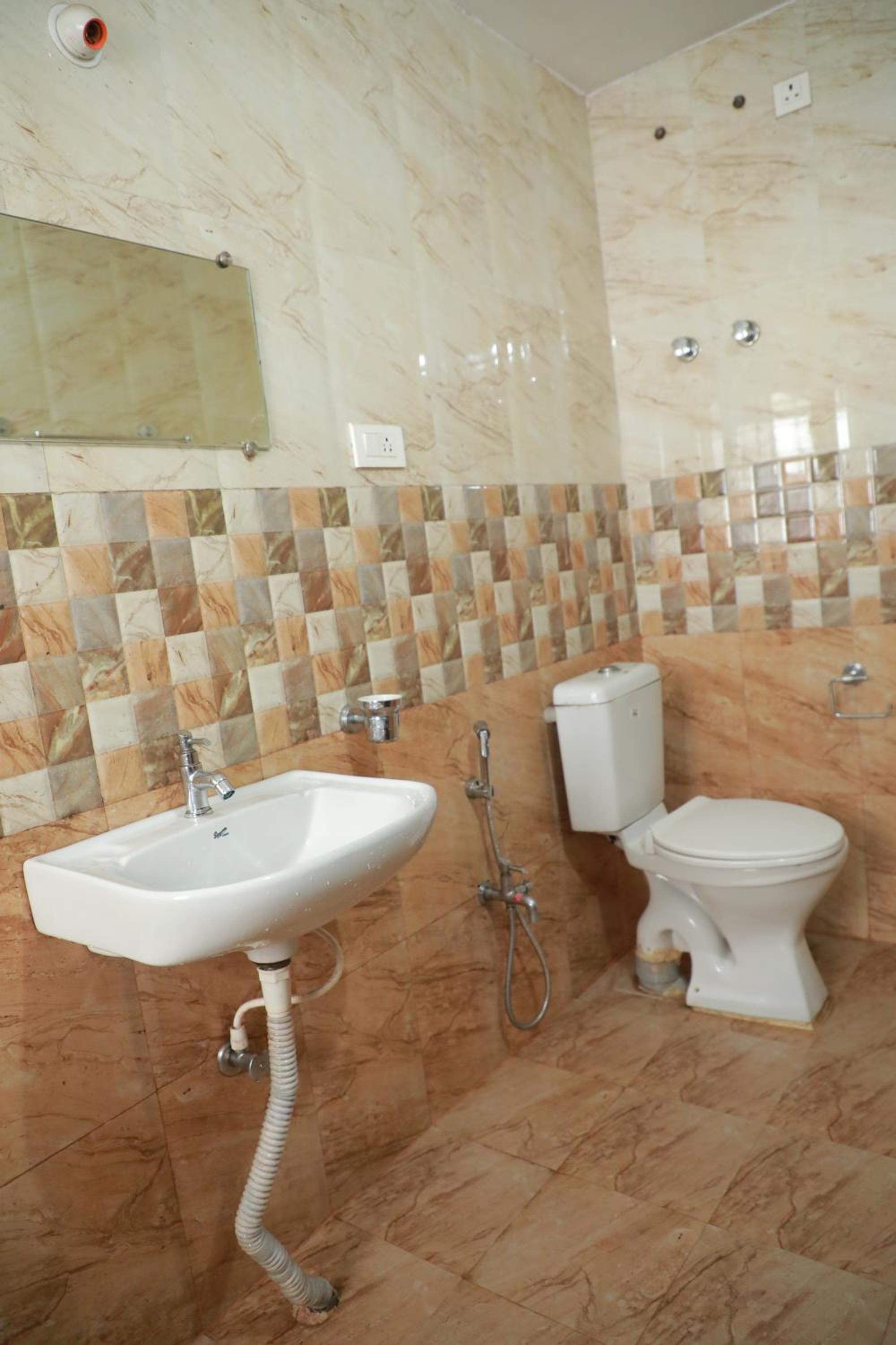 Deluxe Double Room (2 Adults + 1 Child) photo 2