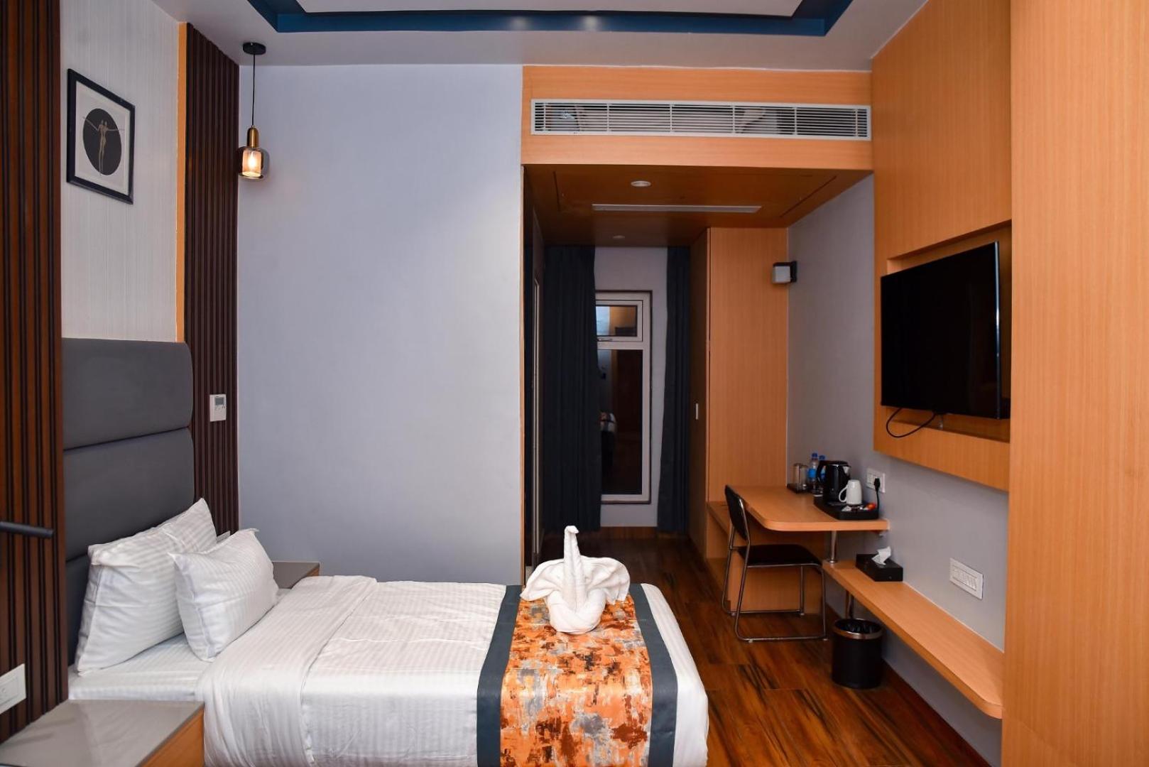 Deluxe King Room photo 2