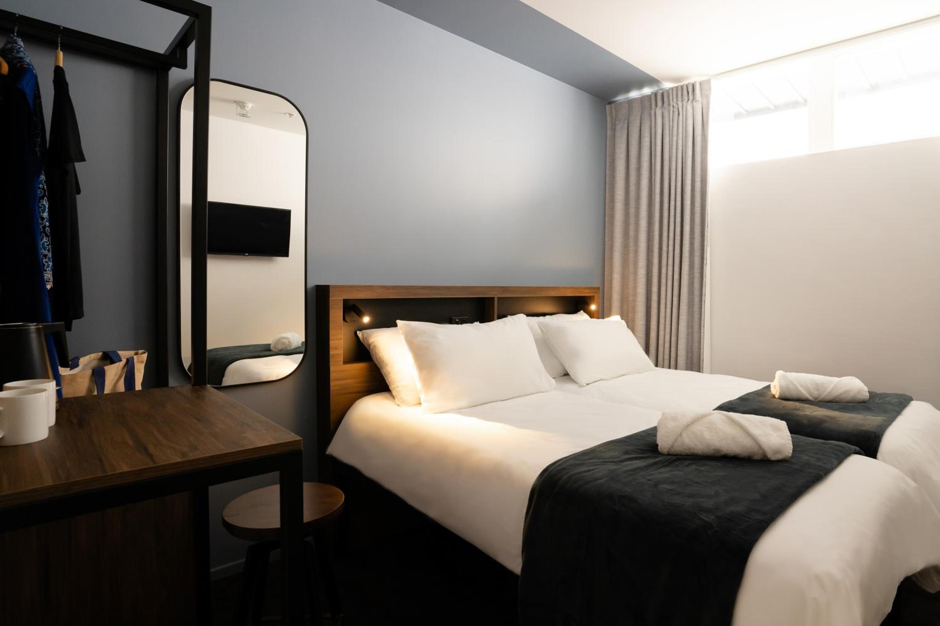 Twin Room - Photo 1