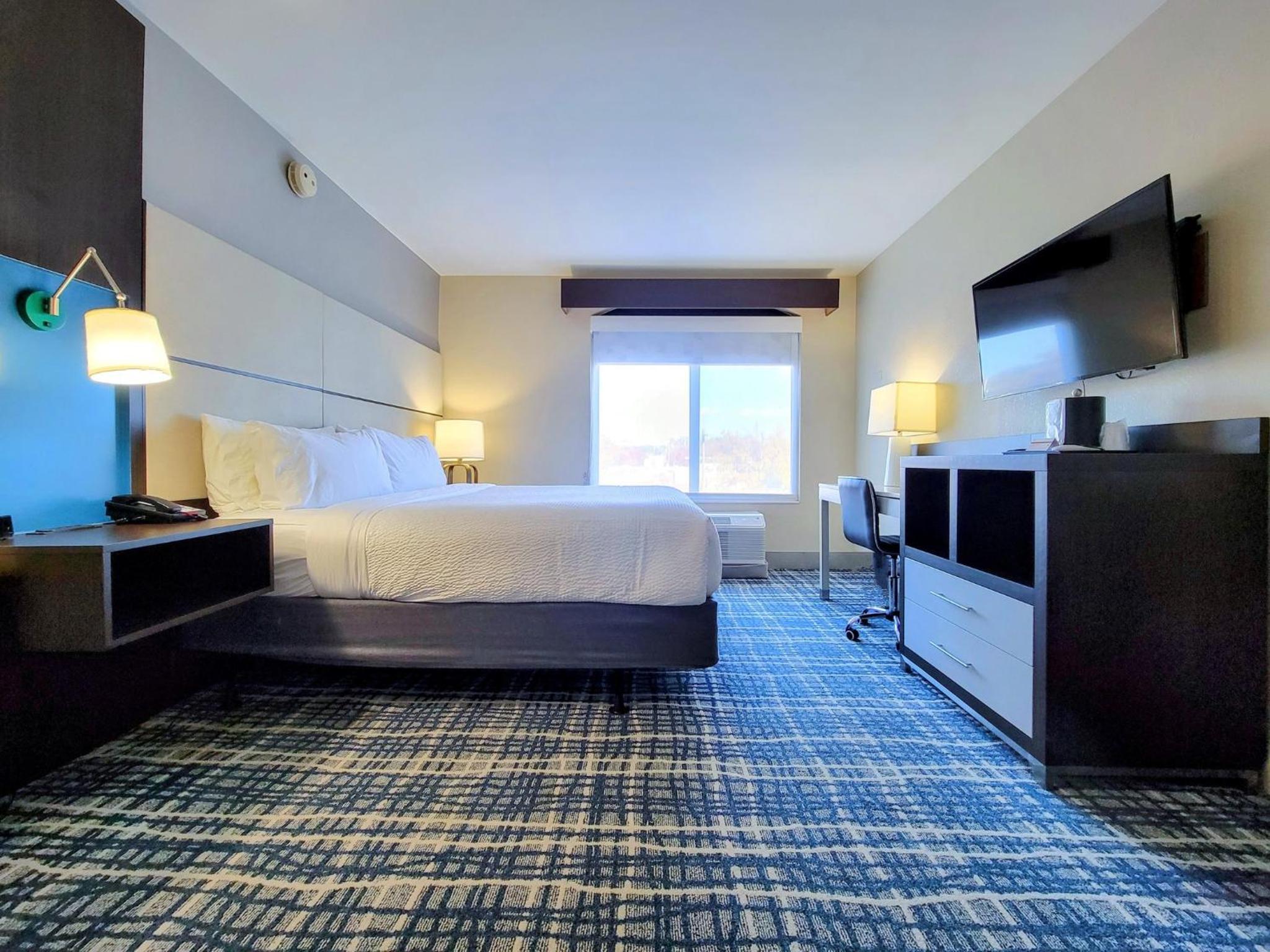 Standard King Room - Photo 4