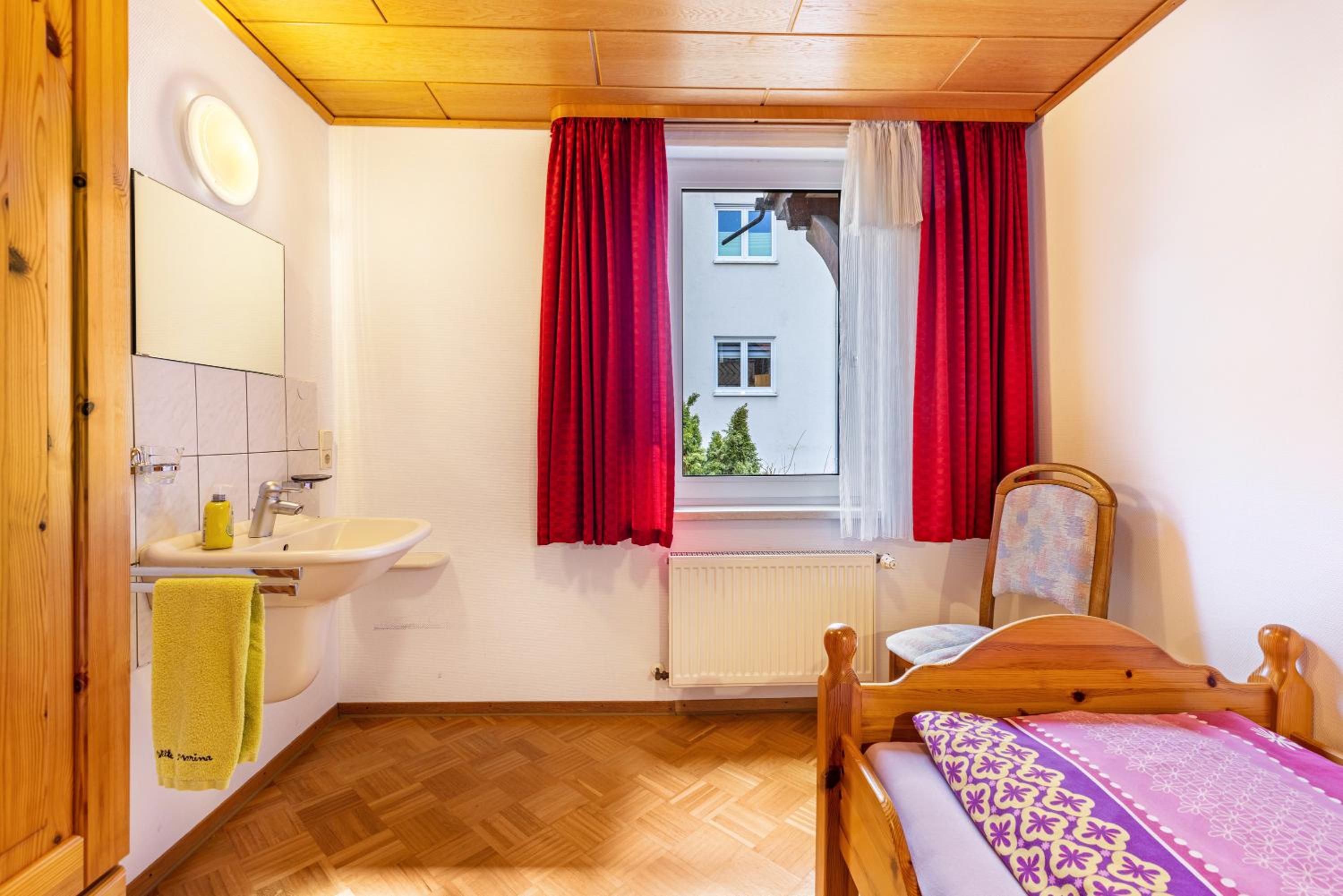 Three-Bedroom Apartment with Mountain View photo 2