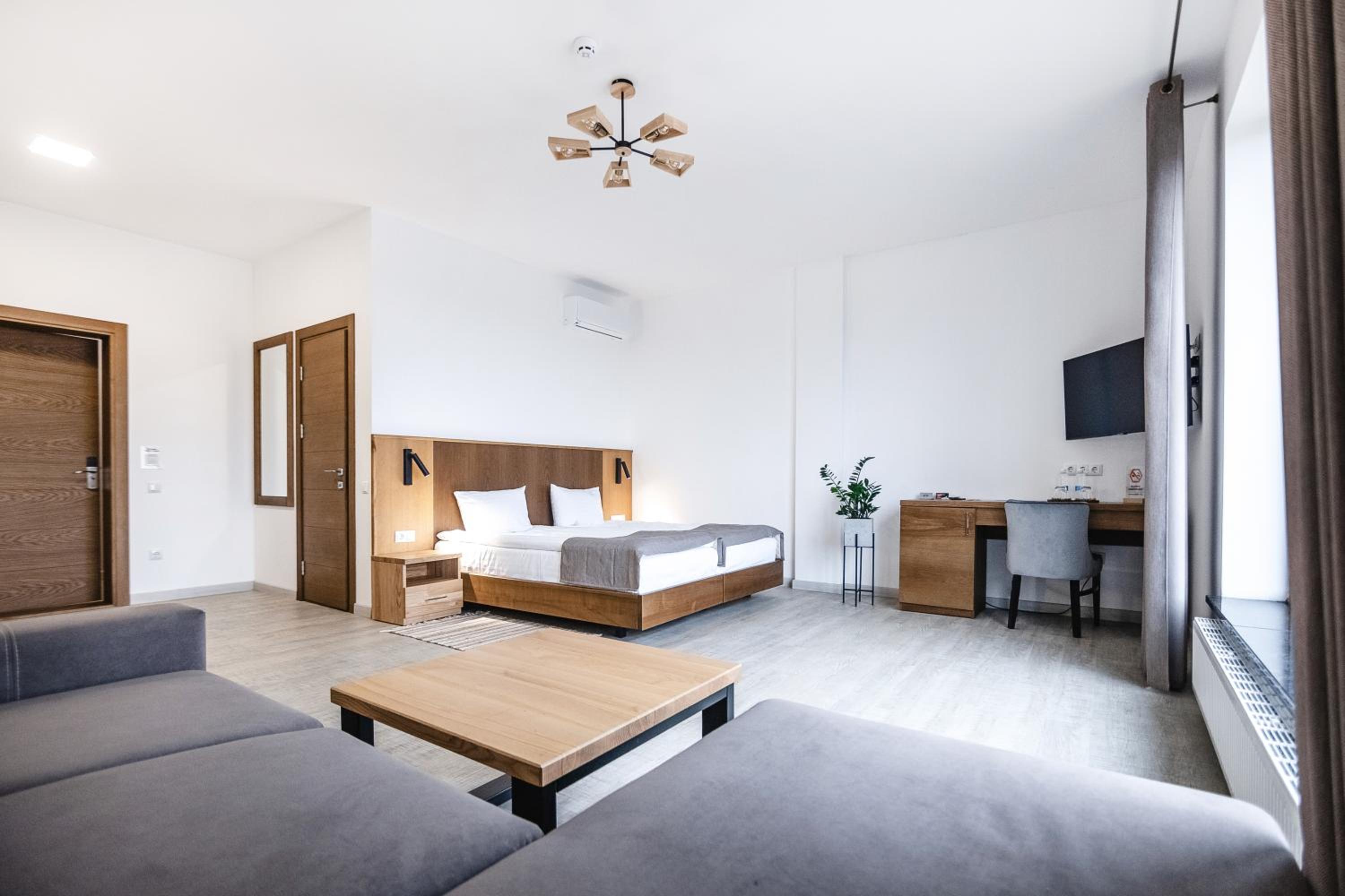Superior Deluxe Double or Twin Room  photo 1