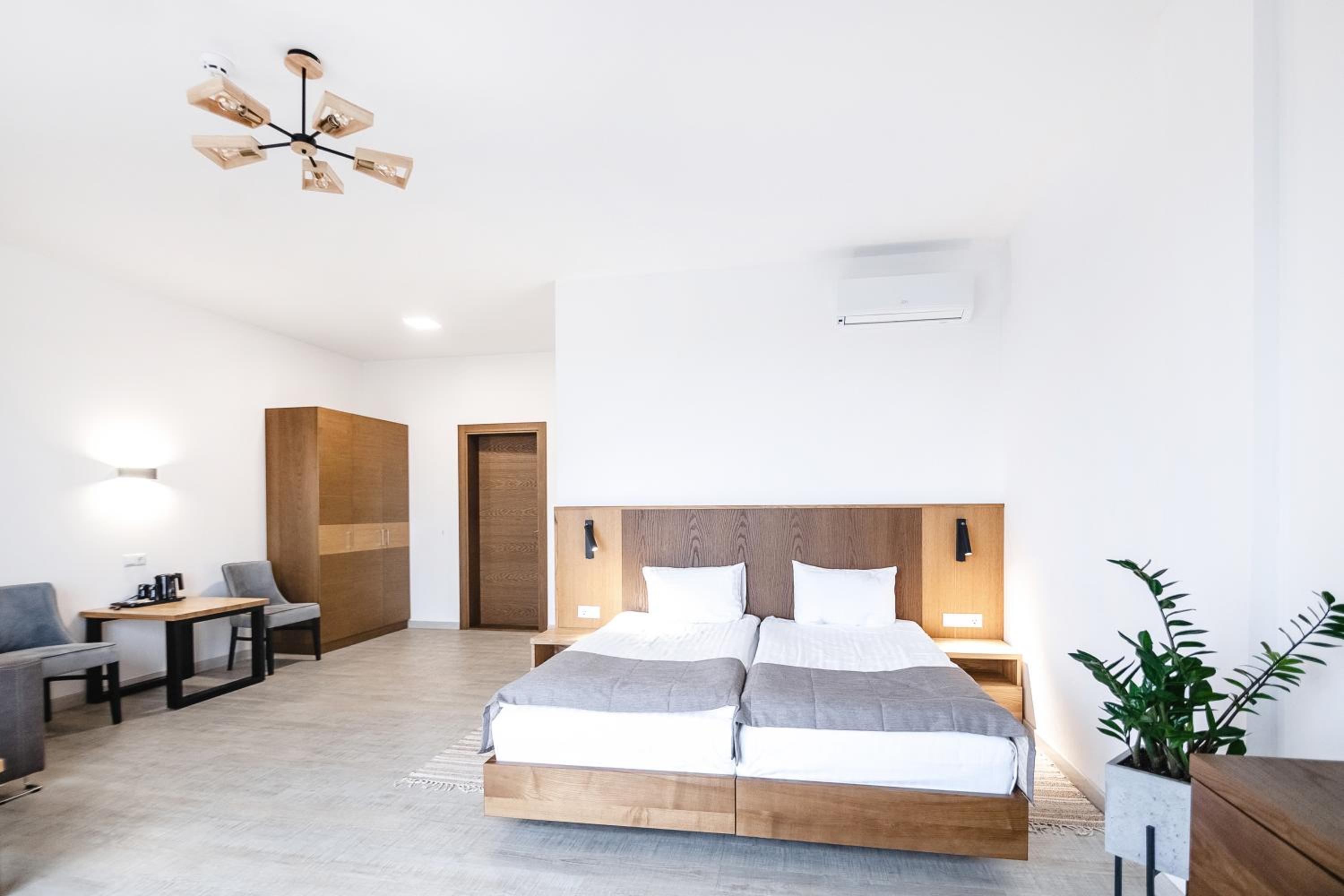 Superior Deluxe Double or Twin Room  photo 2