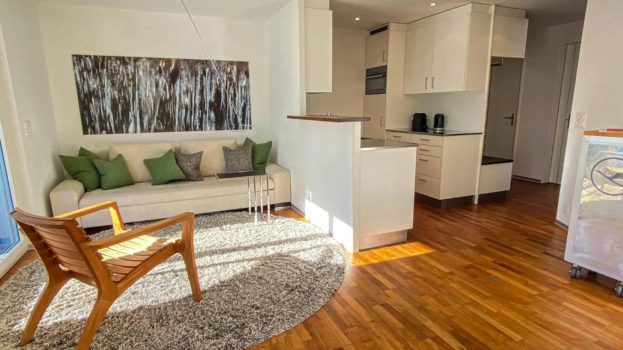 One-Bedroom Apartment photo 1