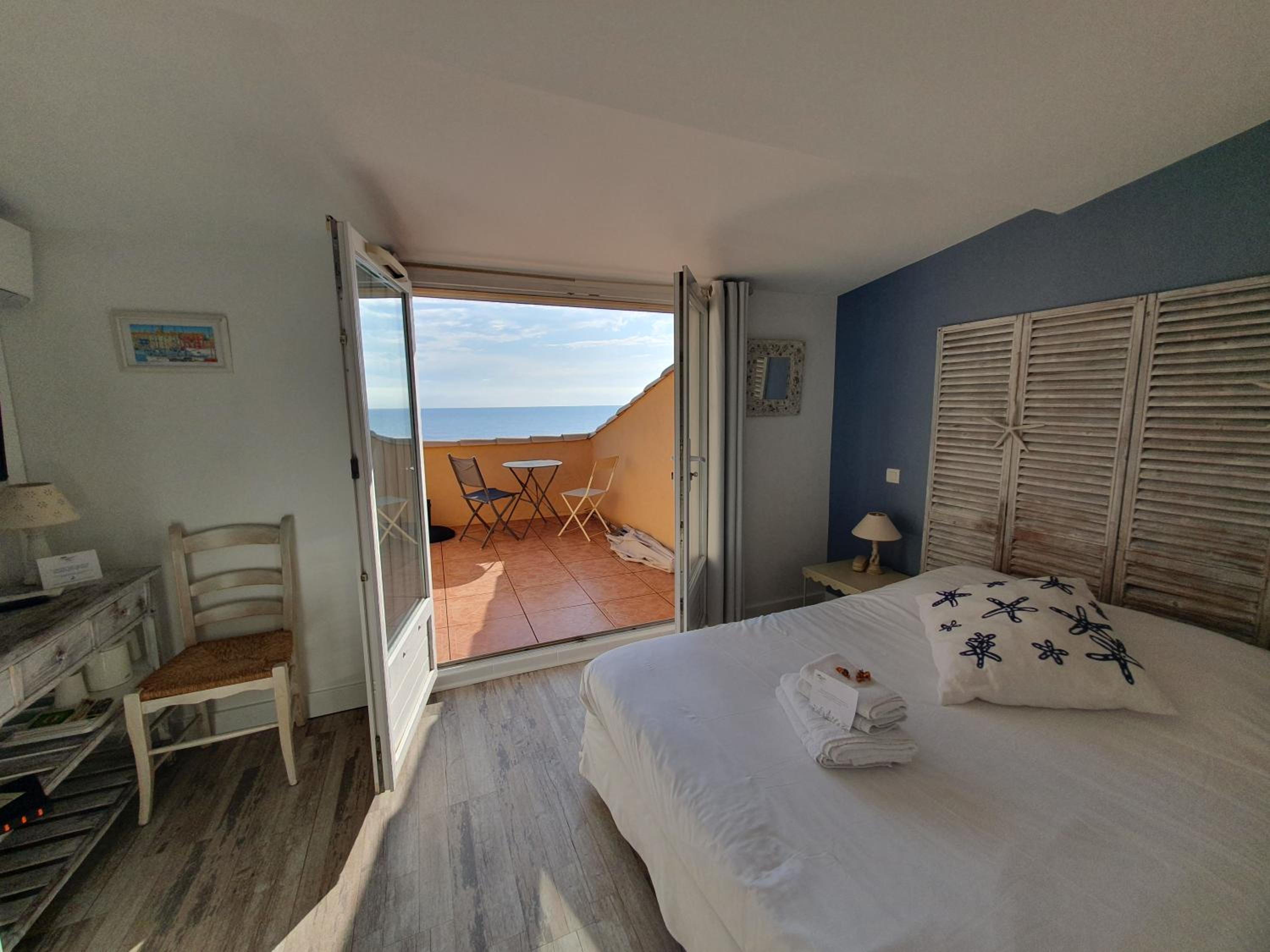 Double Room with Patio - Photo 1