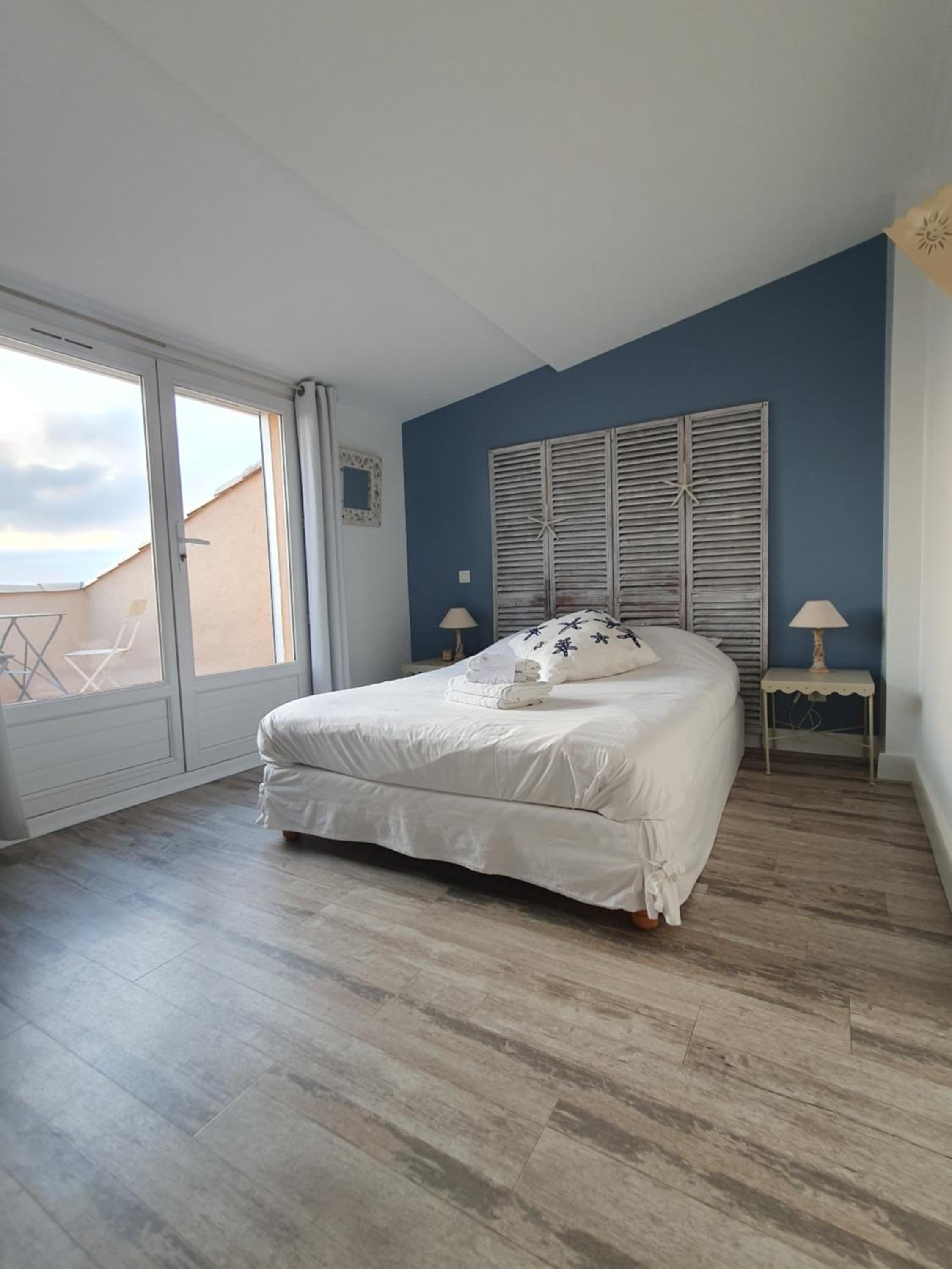 Double Room with Patio - Photo 6