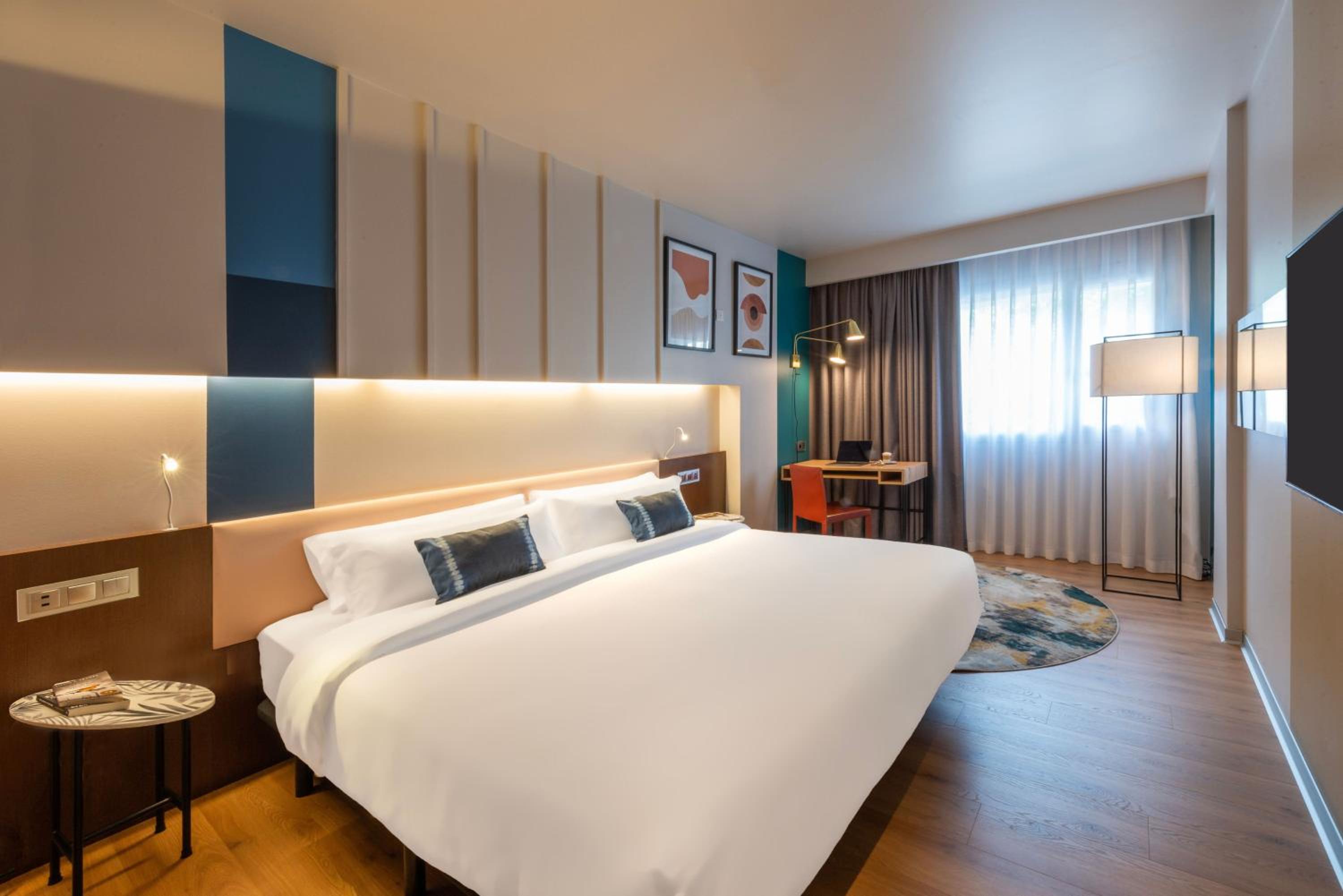 Premium King Room - Photo 1