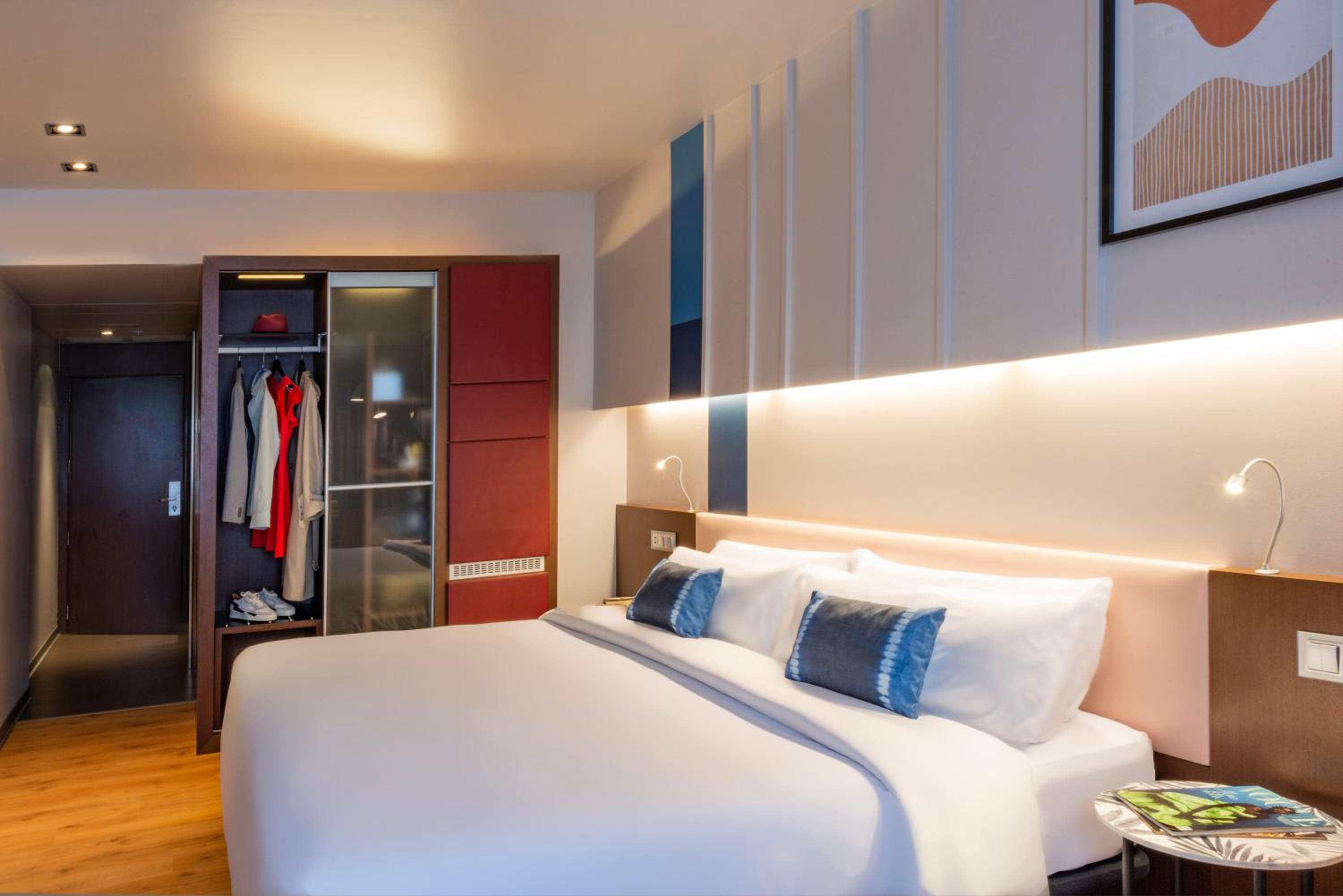Premium King Room - Photo 5