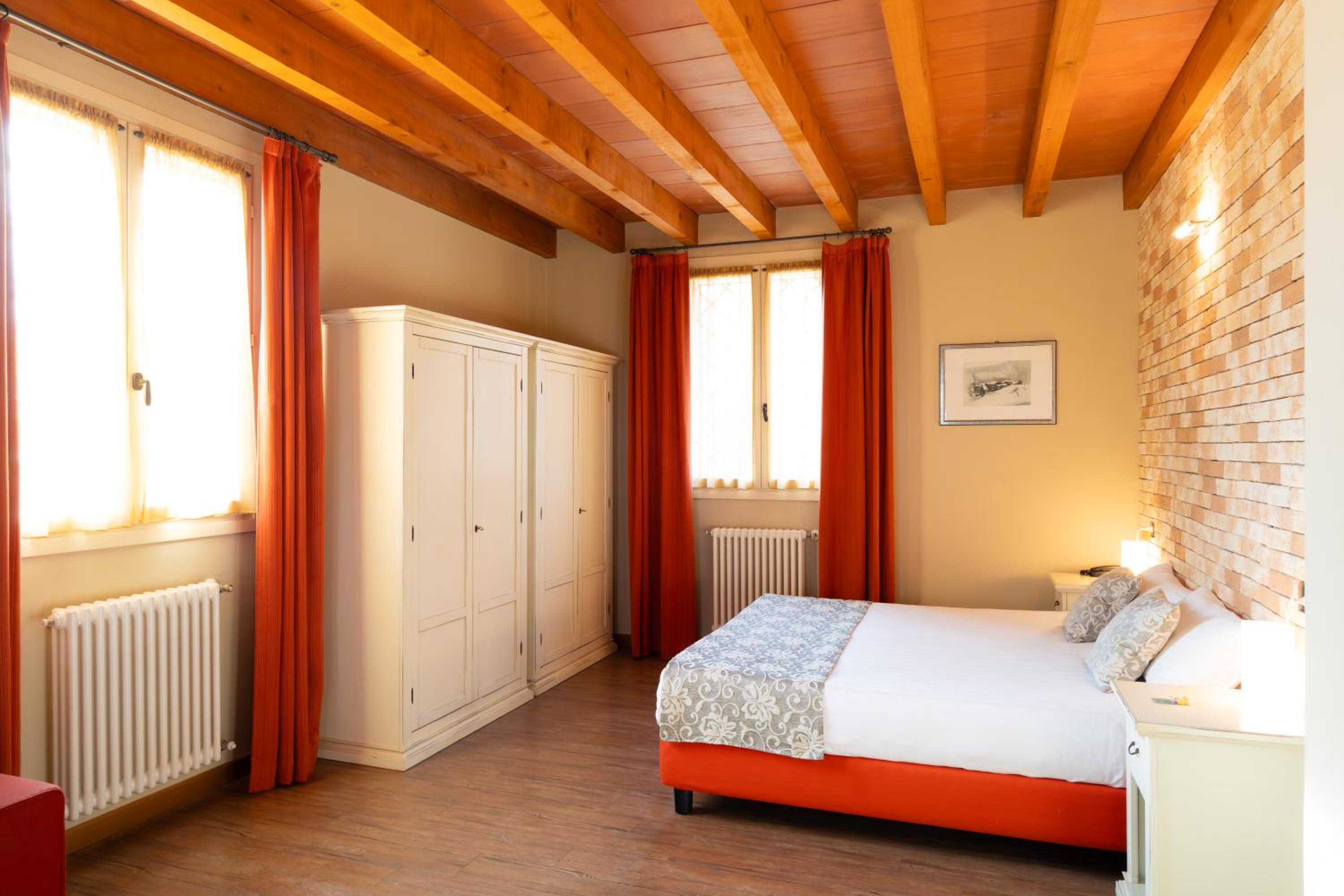Standard Double Room - Photo 4