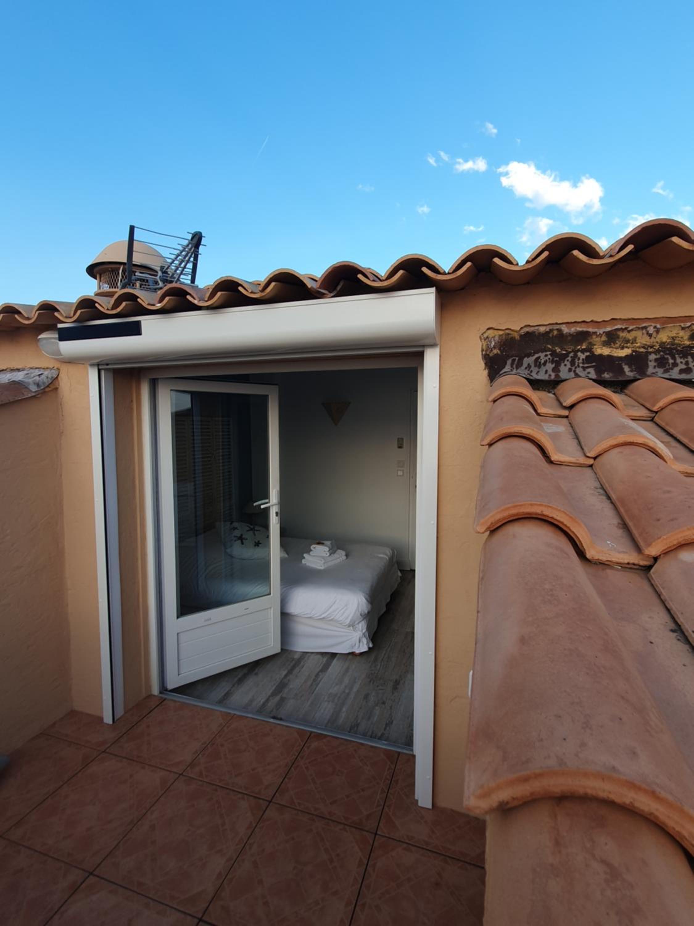Double Room with Patio - Photo 4